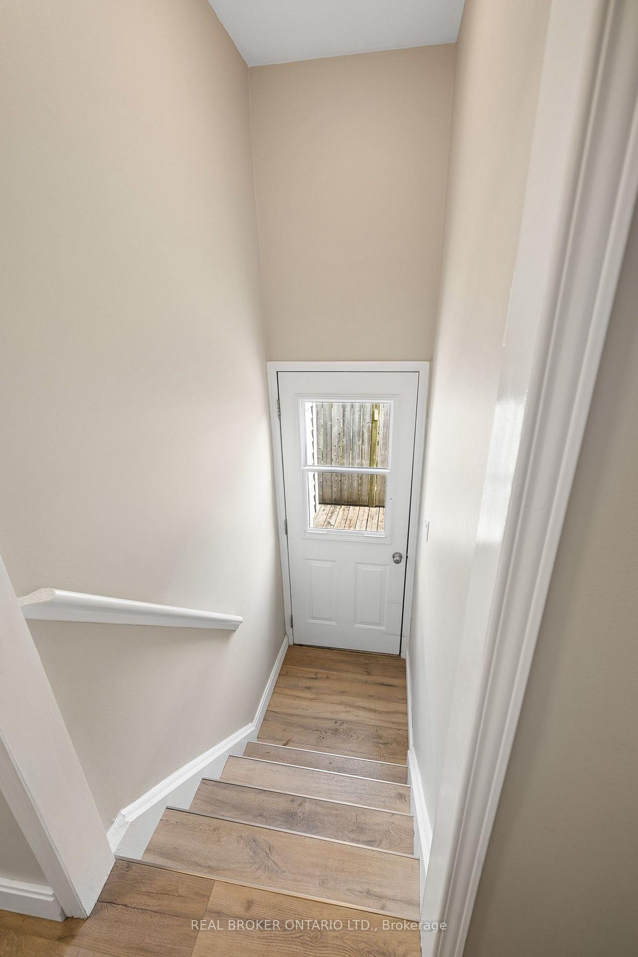 Photo 17 of 27 Nickolas Crescent, Cambridge, Silver Heights — HOMEH