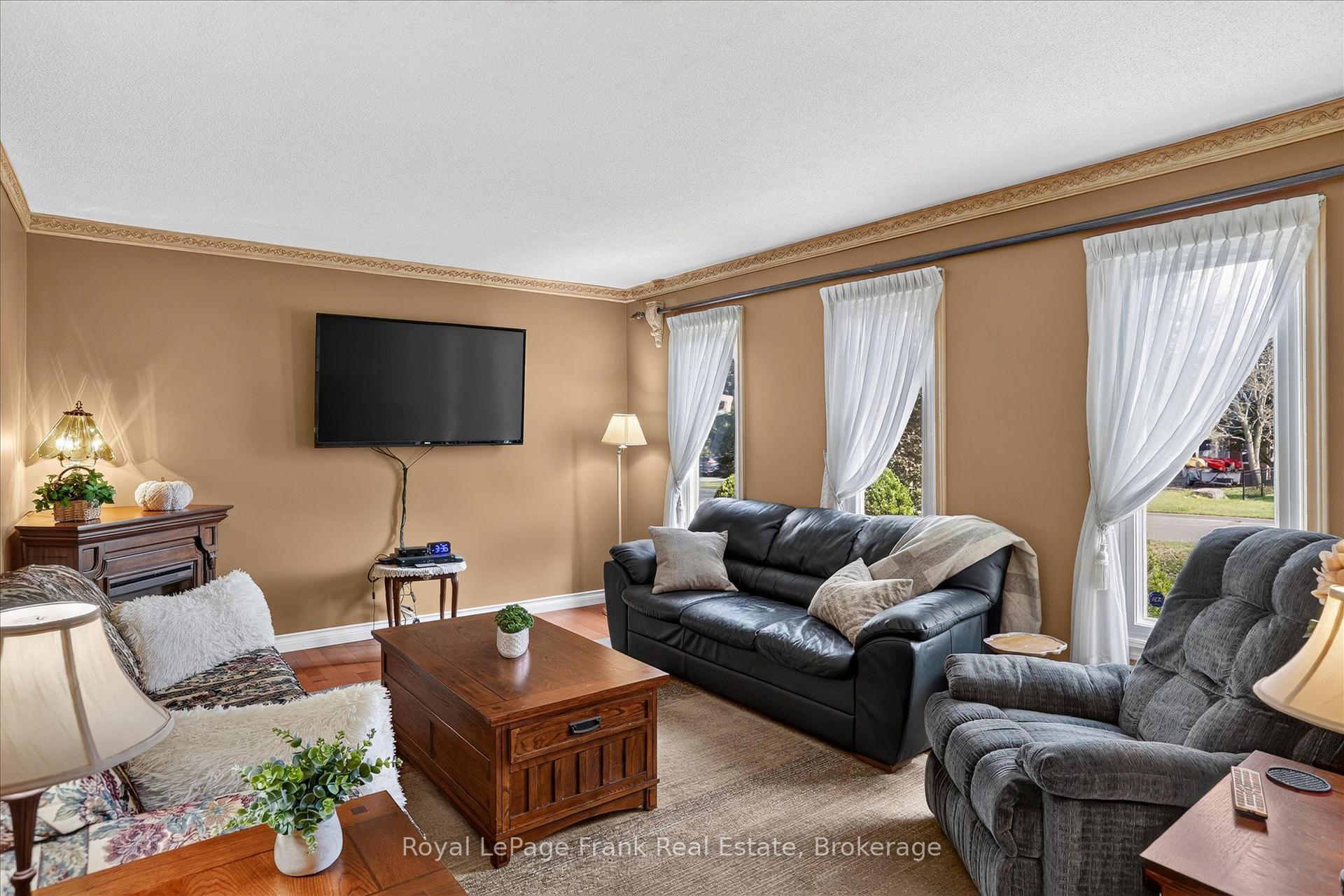 Photo 11 of 535 Fortye Drive, Peterborough, Otonabee Ward 1 — HOMEH