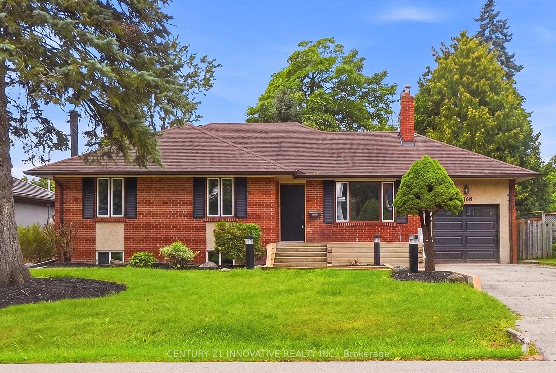 Front of 2068 Stewart Crescent