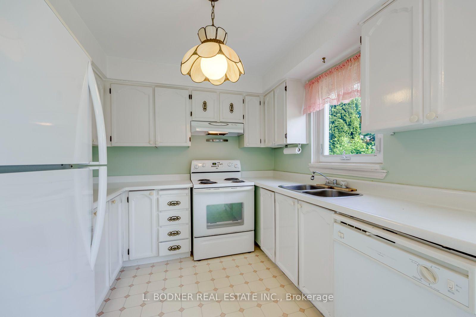 Photo 10 of 4141 Garrowhill Trail, Mississauga, Rathwood — HOMEH