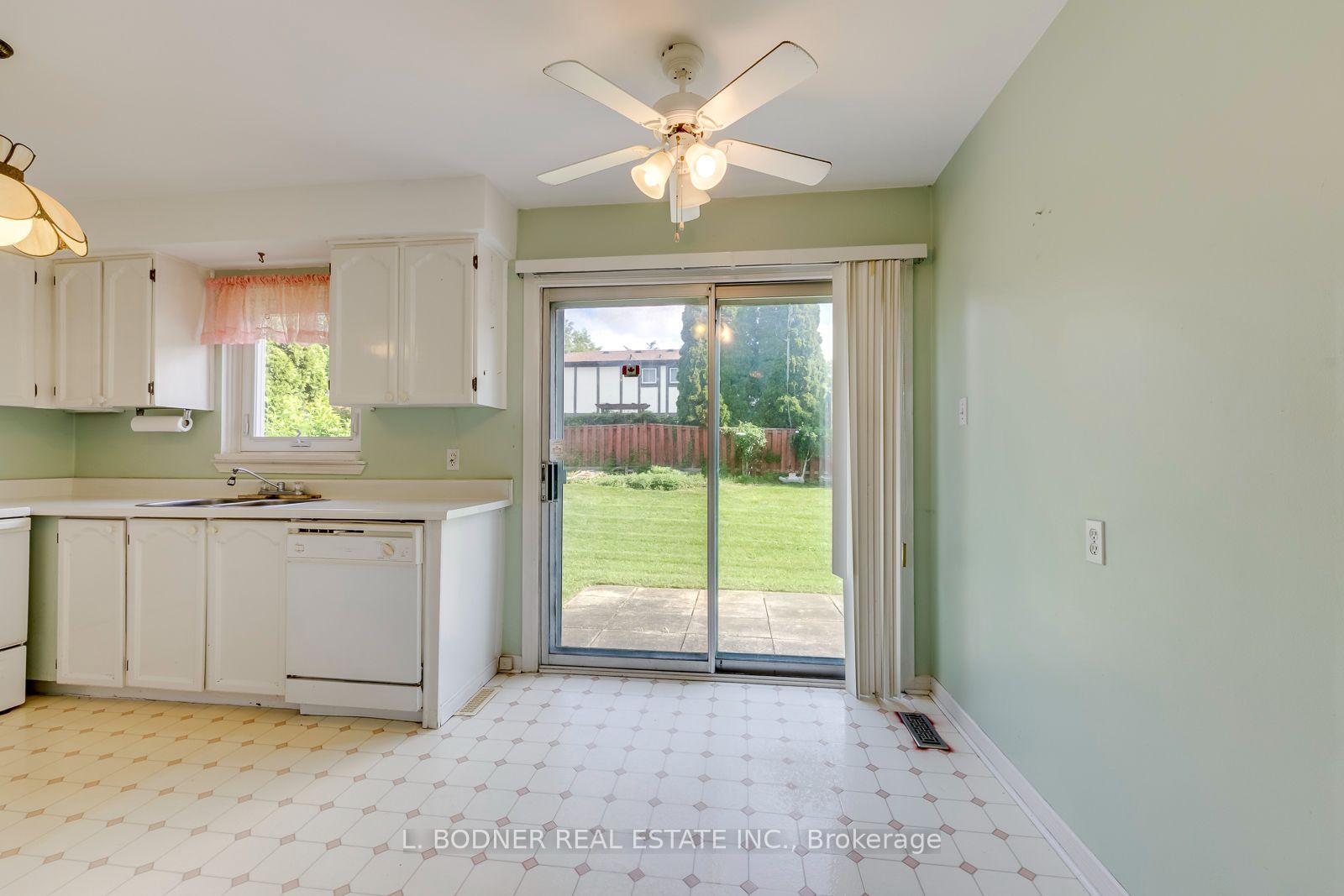 Photo 12 of 4141 Garrowhill Trail, Mississauga, Rathwood — HOMEH