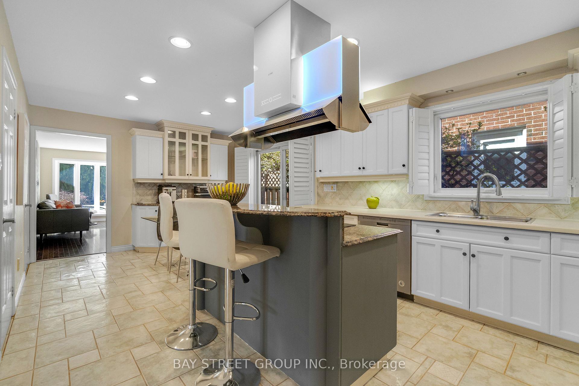 Photo 16 of 1305 Monks Passage, Oakville, Glen Abbey — HOMEH