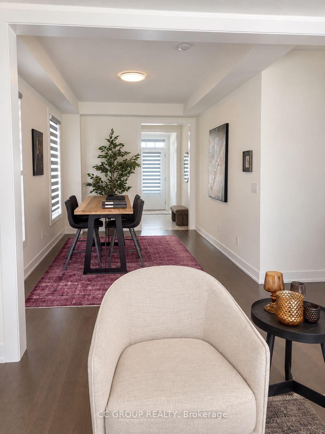 Photo 2 of 28 Whippletree Drive, East Gwillimbury, Holland Landing — HOMEH