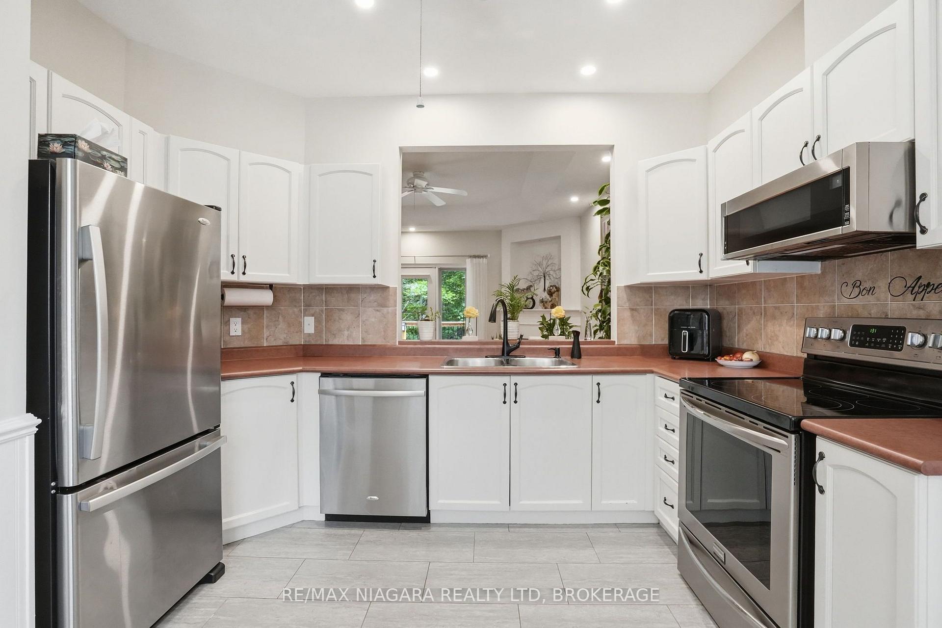 Photo 14 of Unit 10, 99 Linwell Road, St. Catharines, Lakeport — HOMEH
