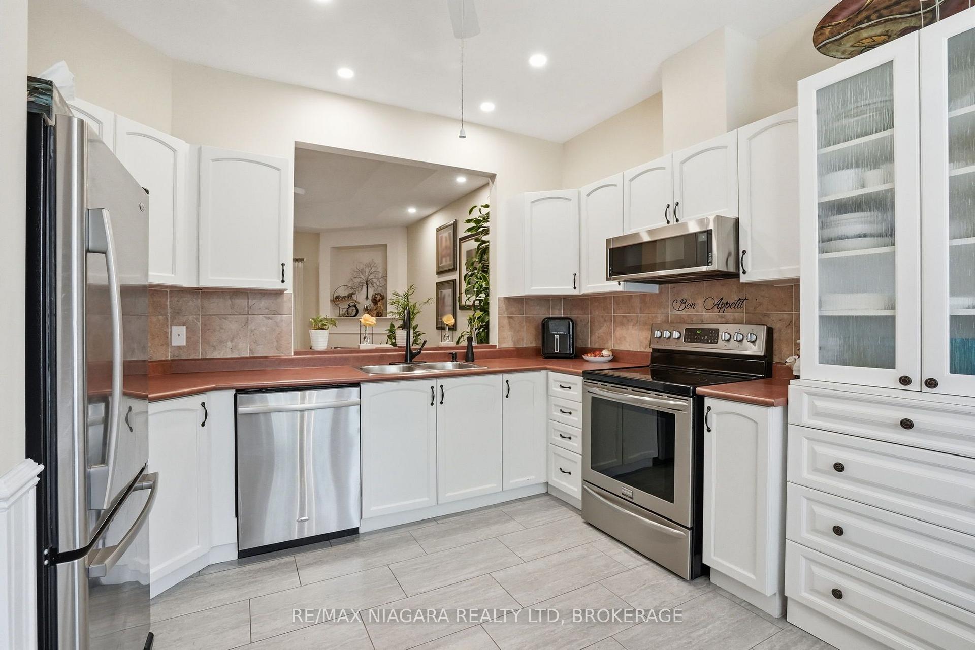 Photo 15 of Unit 10, 99 Linwell Road, St. Catharines, Lakeport — HOMEH