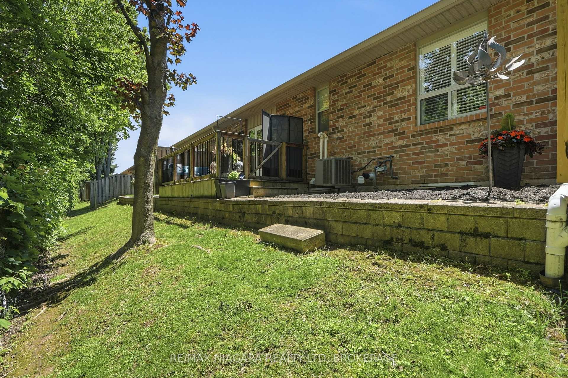 Photo 42 of Unit 10, 99 Linwell Road, St. Catharines, Lakeport — HOMEH