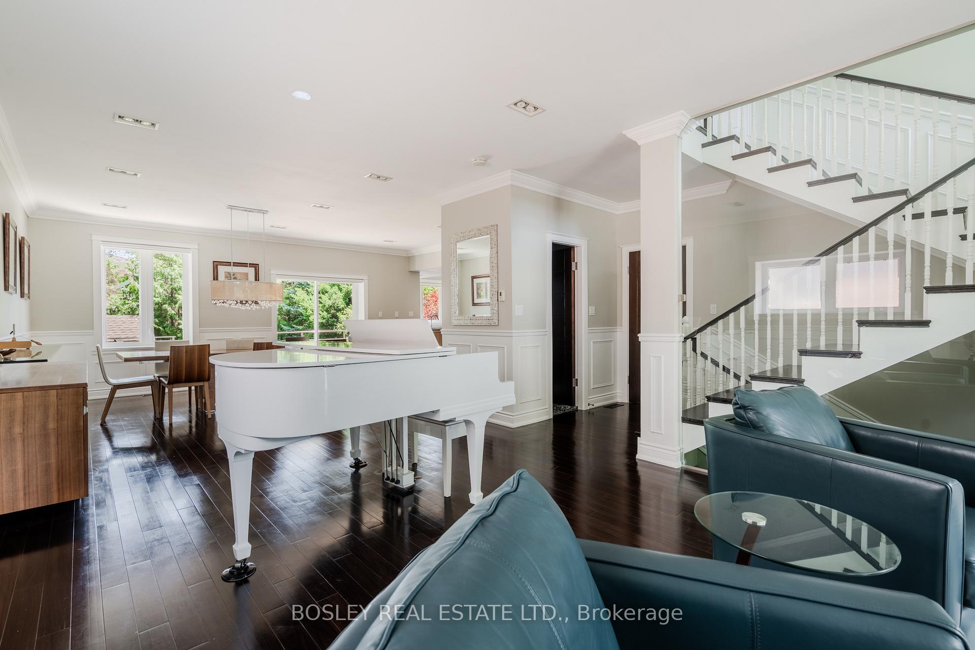 Photo of 1599 Woodbine Heights Boulevard