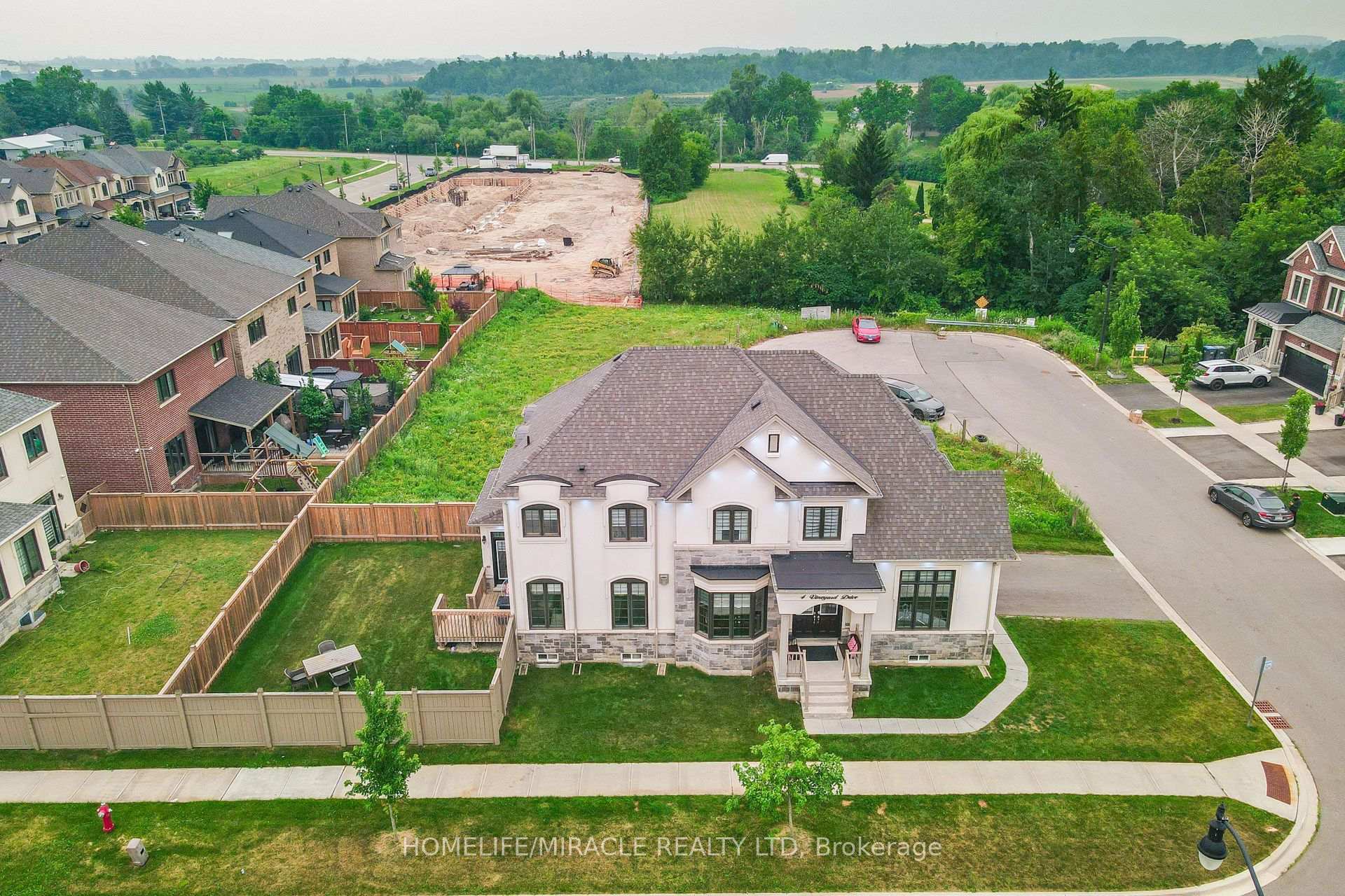 Photo 1 of 4 Vineyard Drive, Brampton, Bram West — HOMEH