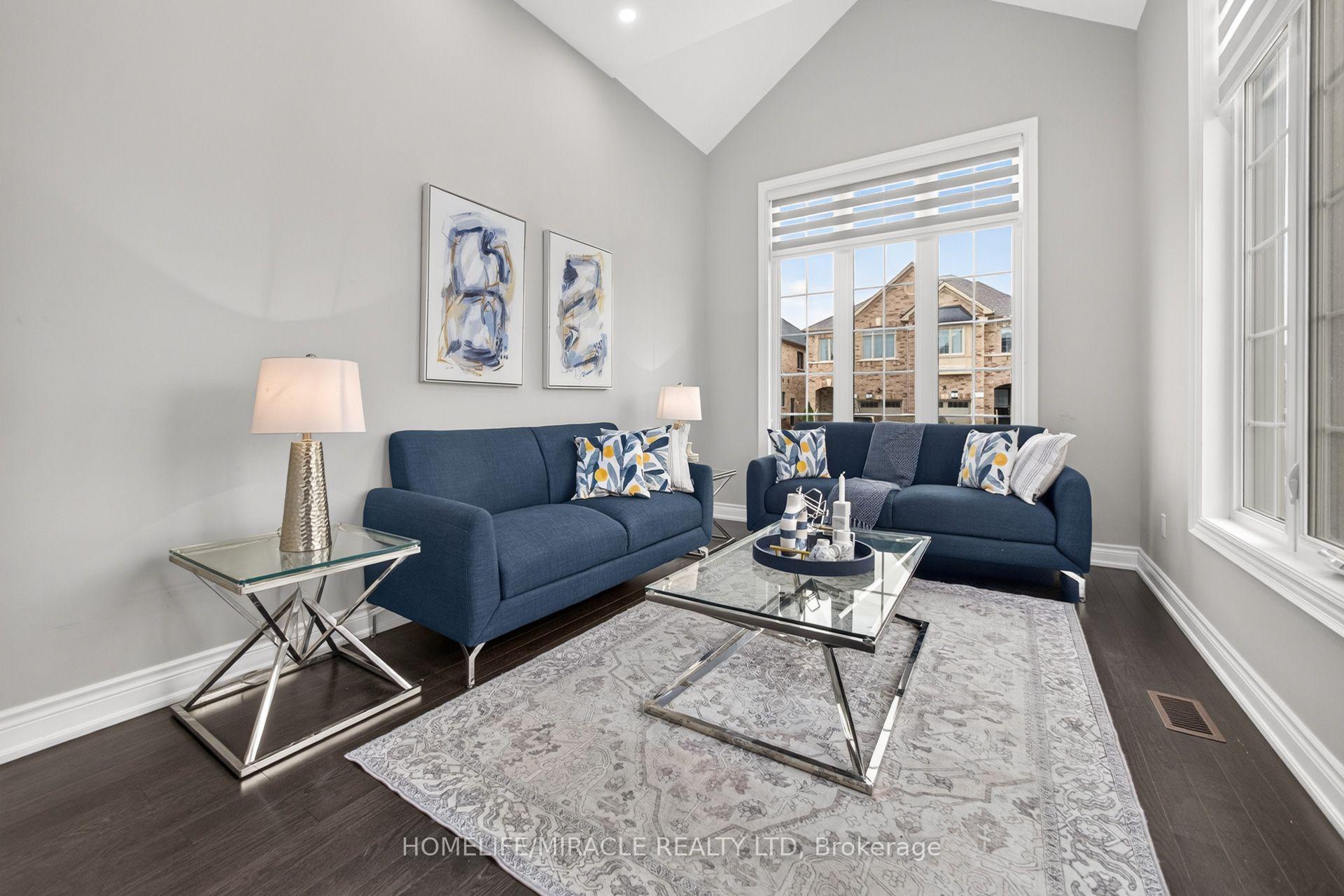 Photo 10 of 4 Vineyard Drive, Brampton, Bram West — HOMEH