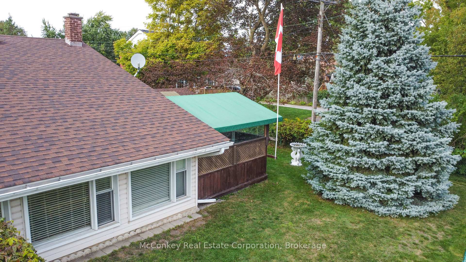 Photo 8 of 492 Robert Road, Peterborough, Otonabee Ward 1 — HOMEH