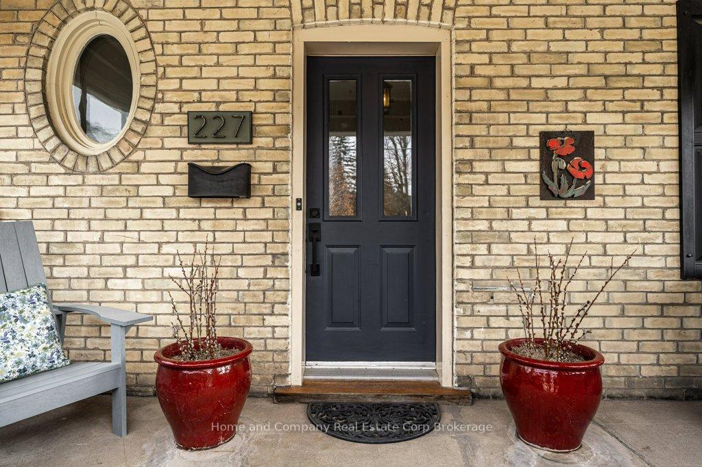 Photo 5 of 227 William Street, Stratford — HOMEH