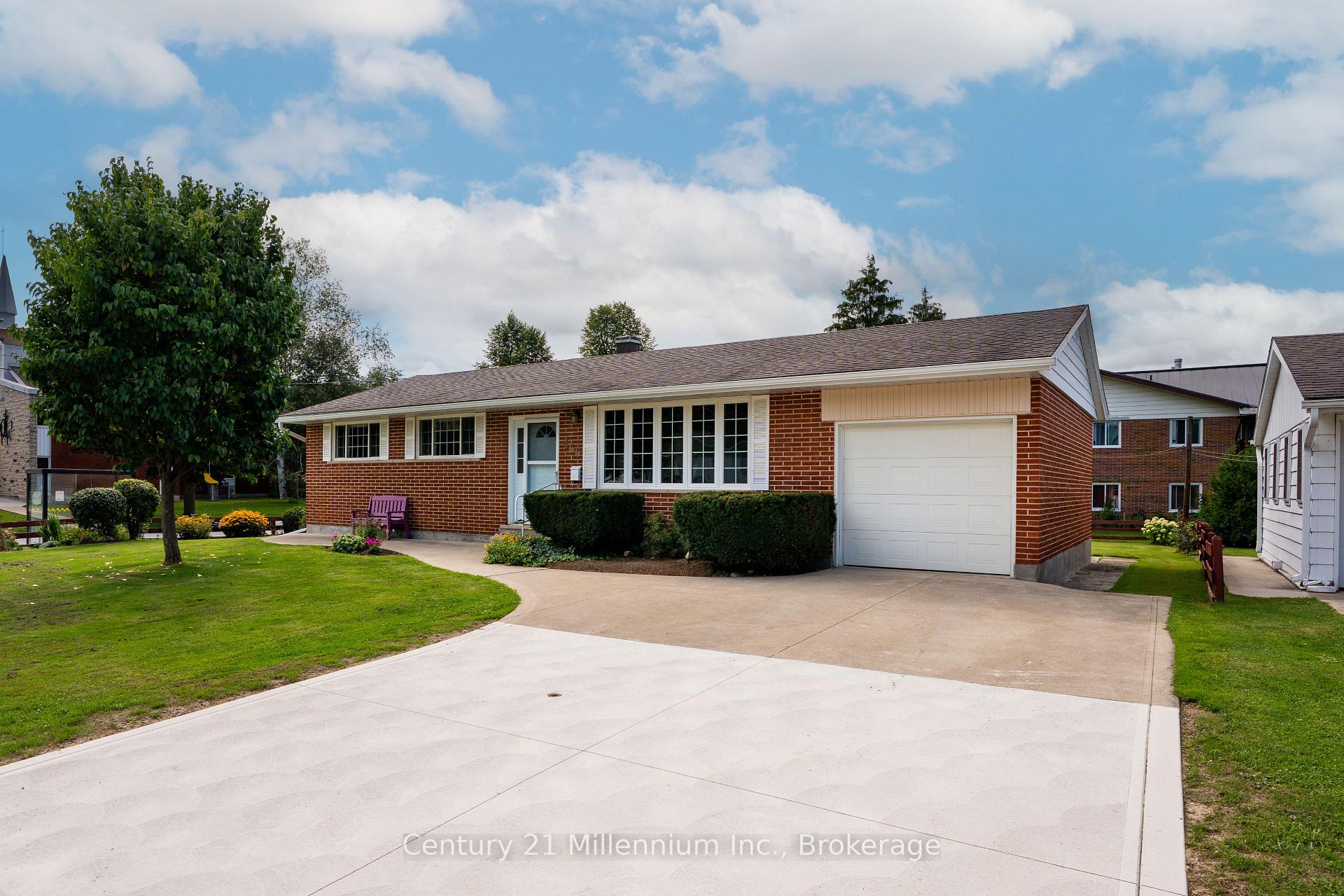 Photo 1 of 466 7th Avenue E, Owen Sound — HOMEH