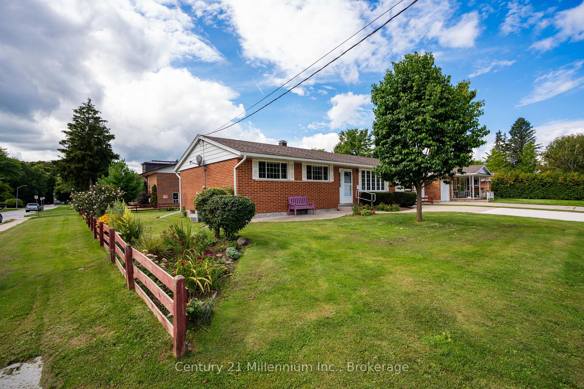 Photo 3 of 466 7th Avenue E, Owen Sound — HOMEH