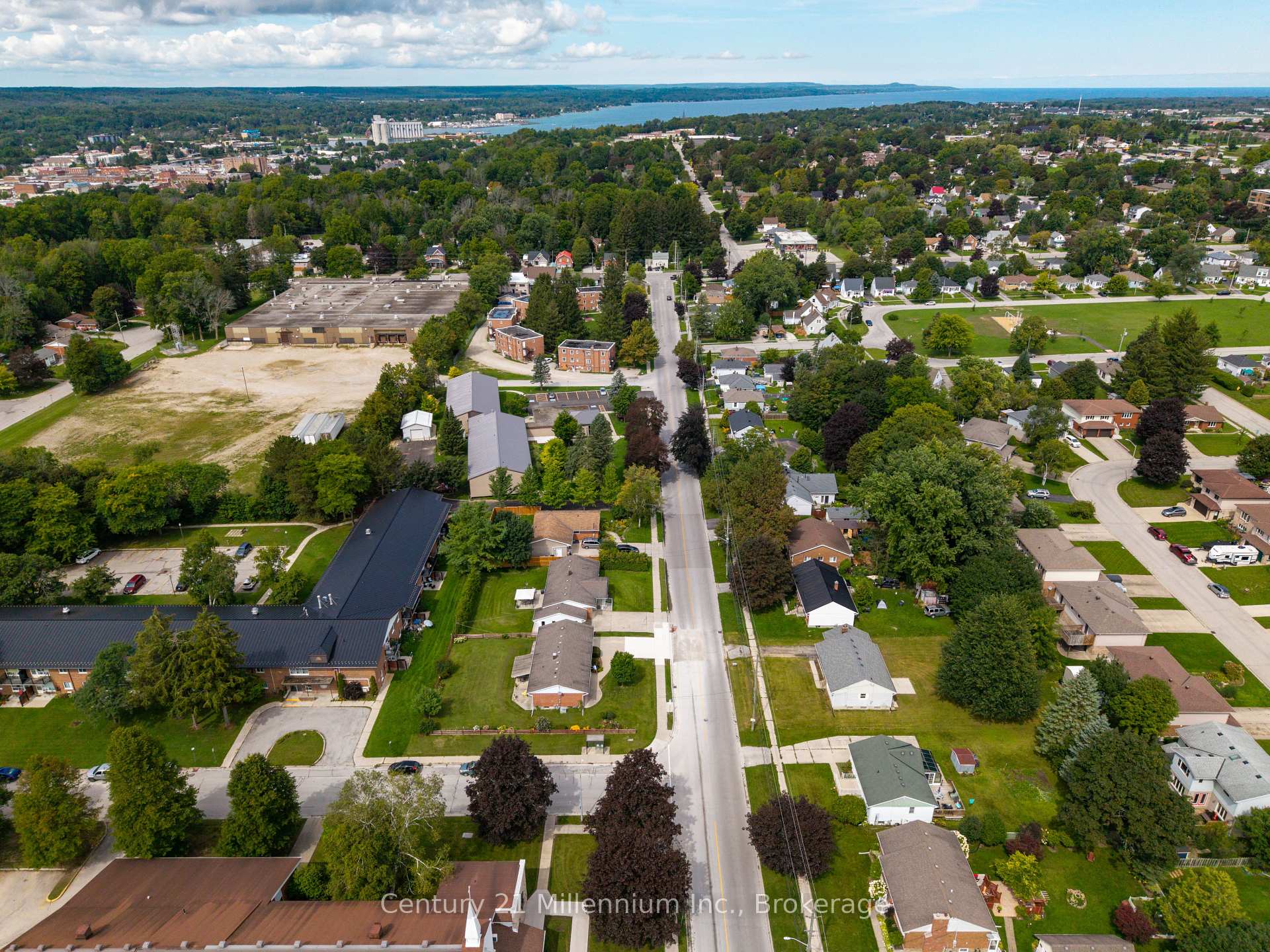 Photo 4 of 466 7th Avenue E, Owen Sound — HOMEH