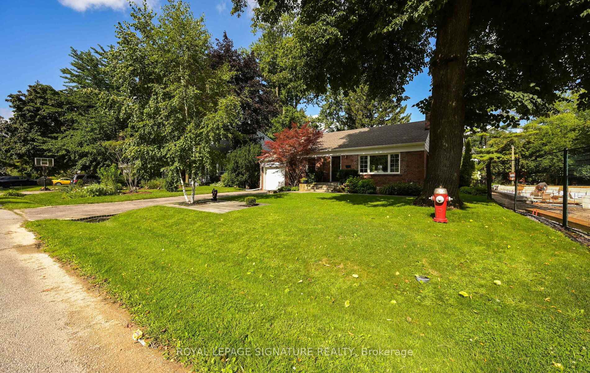 Photo 2 of 903 Johnathan Drive, Mississauga, Lakeview — HOMEH