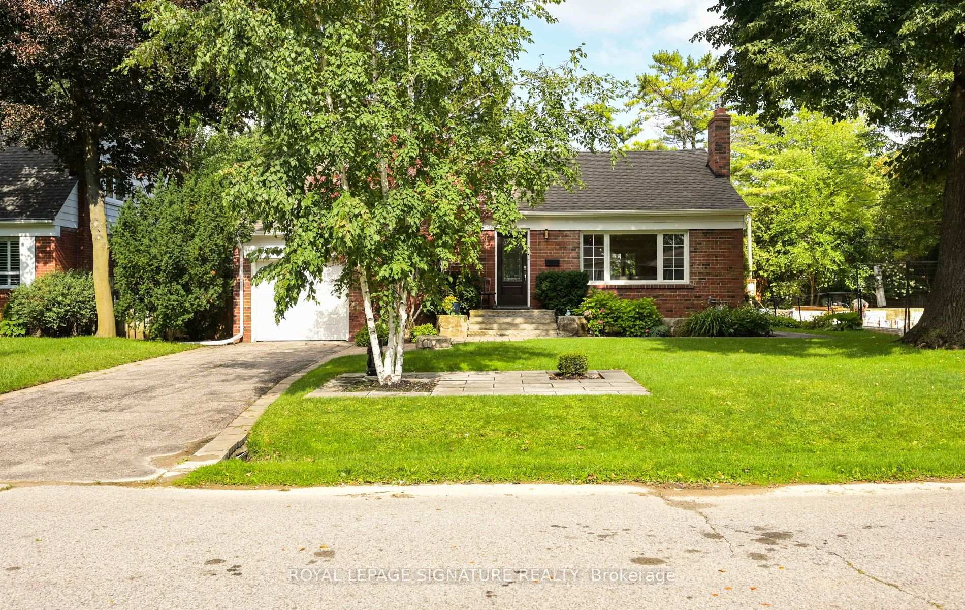Photo 3 of 903 Johnathan Drive, Mississauga, Lakeview — HOMEH