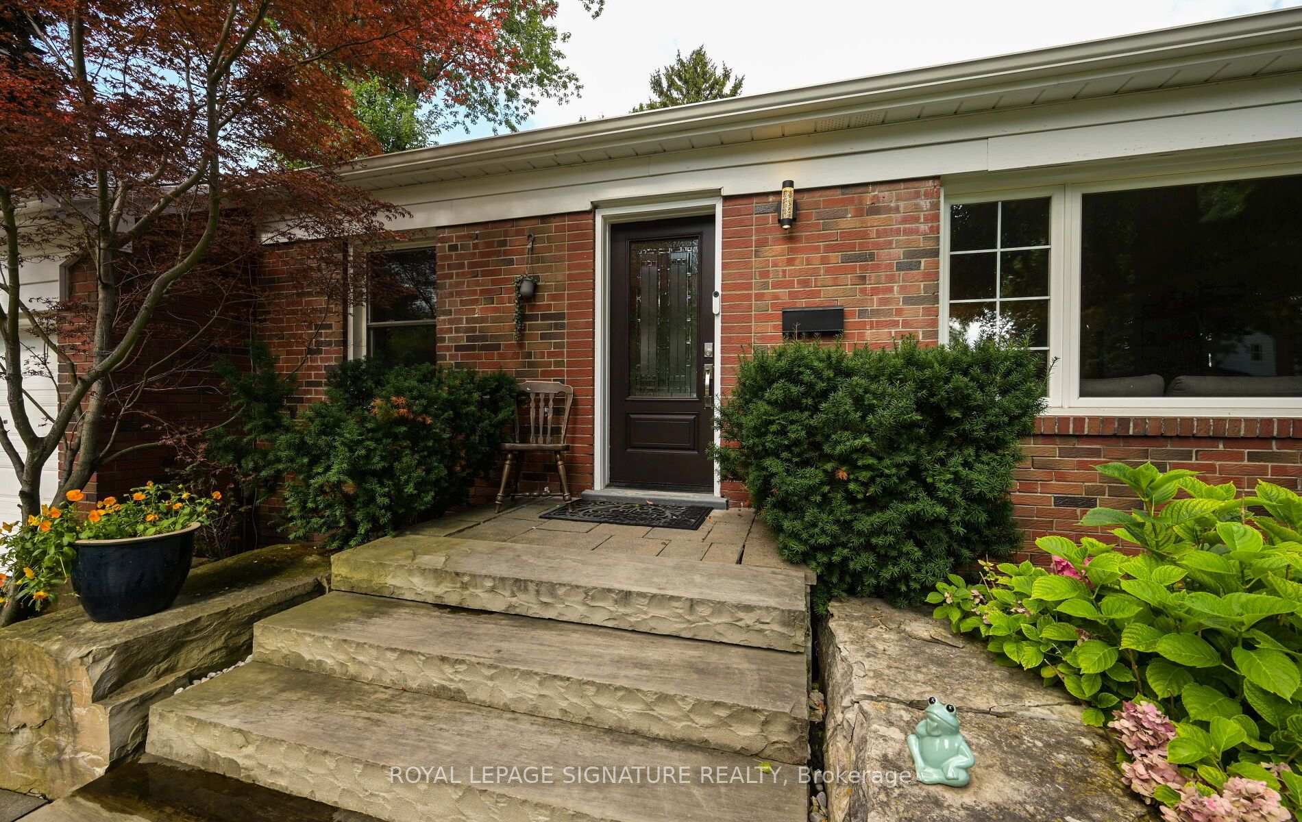 Photo 5 of 903 Johnathan Drive, Mississauga, Lakeview — HOMEH