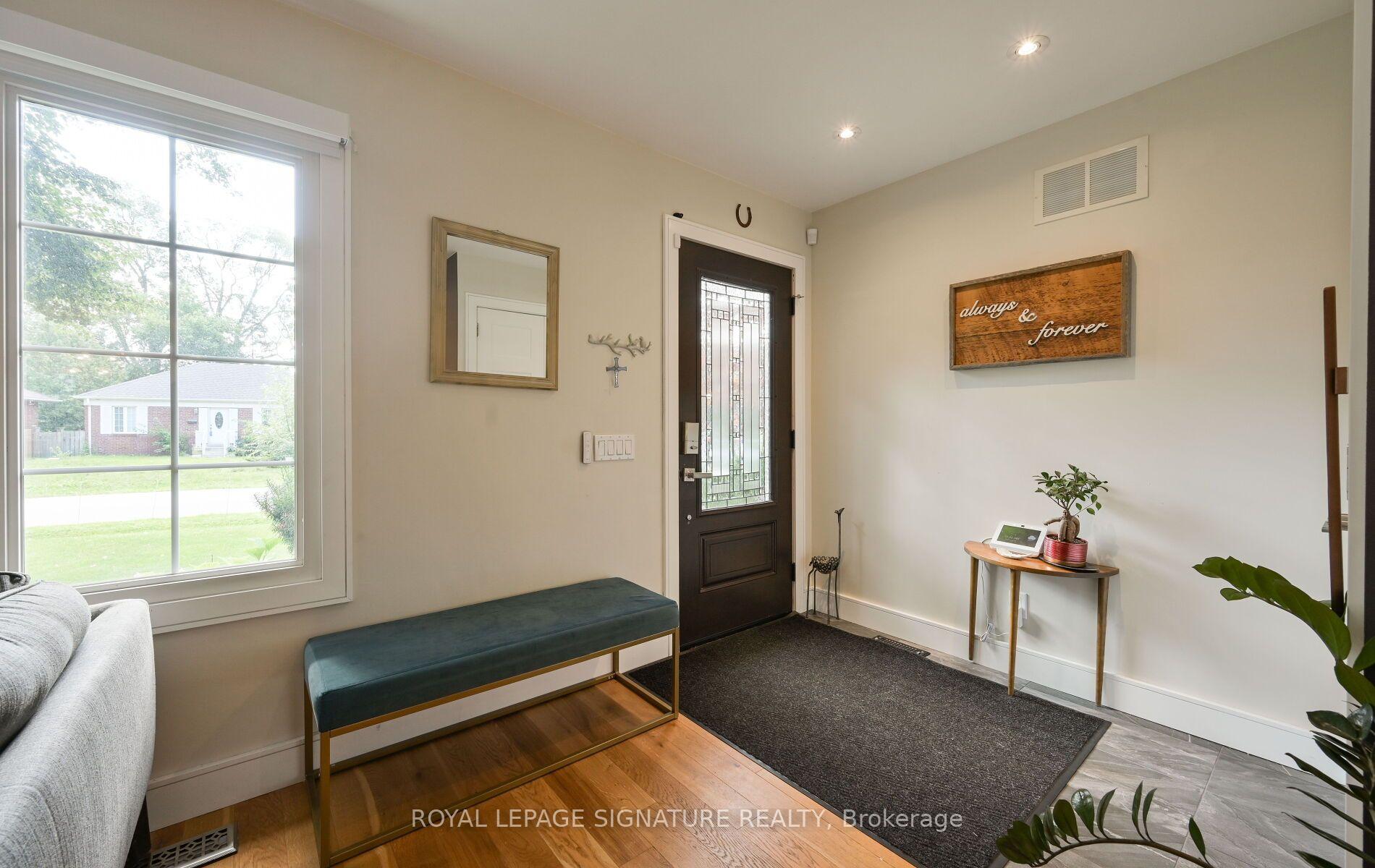 Photo 8 of 903 Johnathan Drive, Mississauga, Lakeview — HOMEH