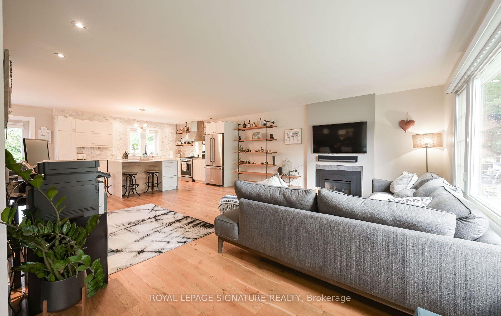 Photo 9 of 903 Johnathan Drive, Mississauga, Lakeview — HOMEH