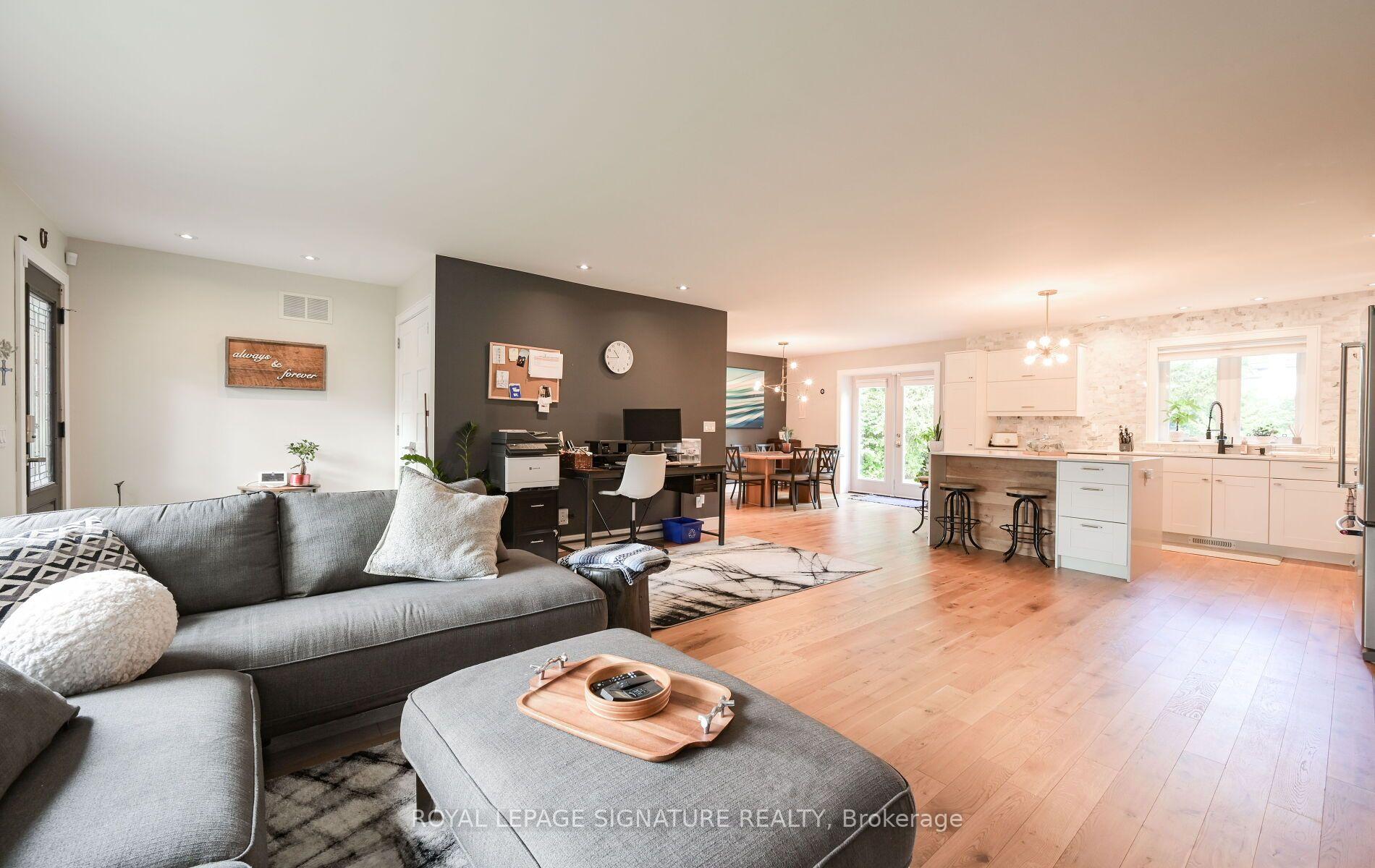 Photo 11 of 903 Johnathan Drive, Mississauga, Lakeview — HOMEH