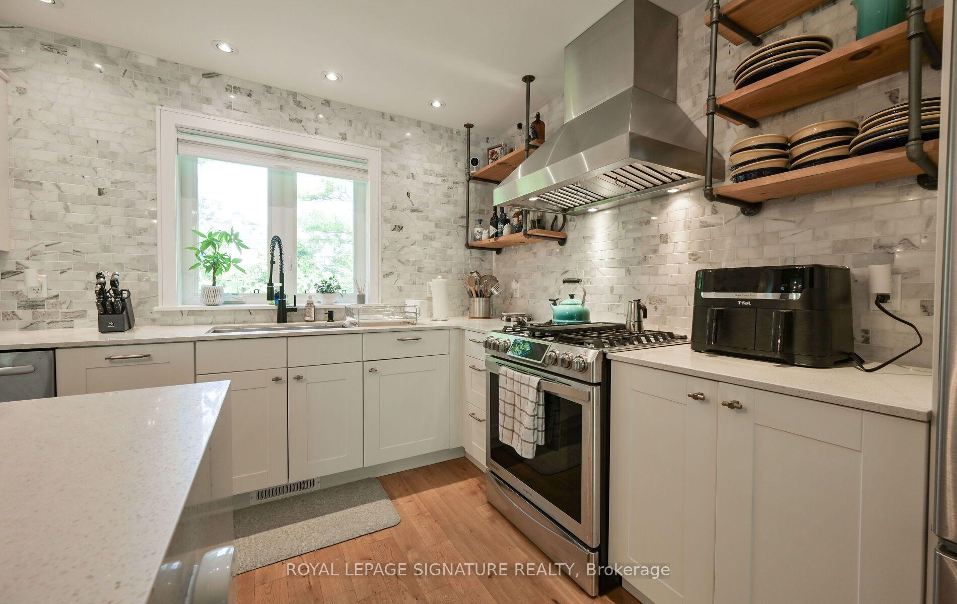 Photo 19 of 903 Johnathan Drive, Mississauga, Lakeview — HOMEH