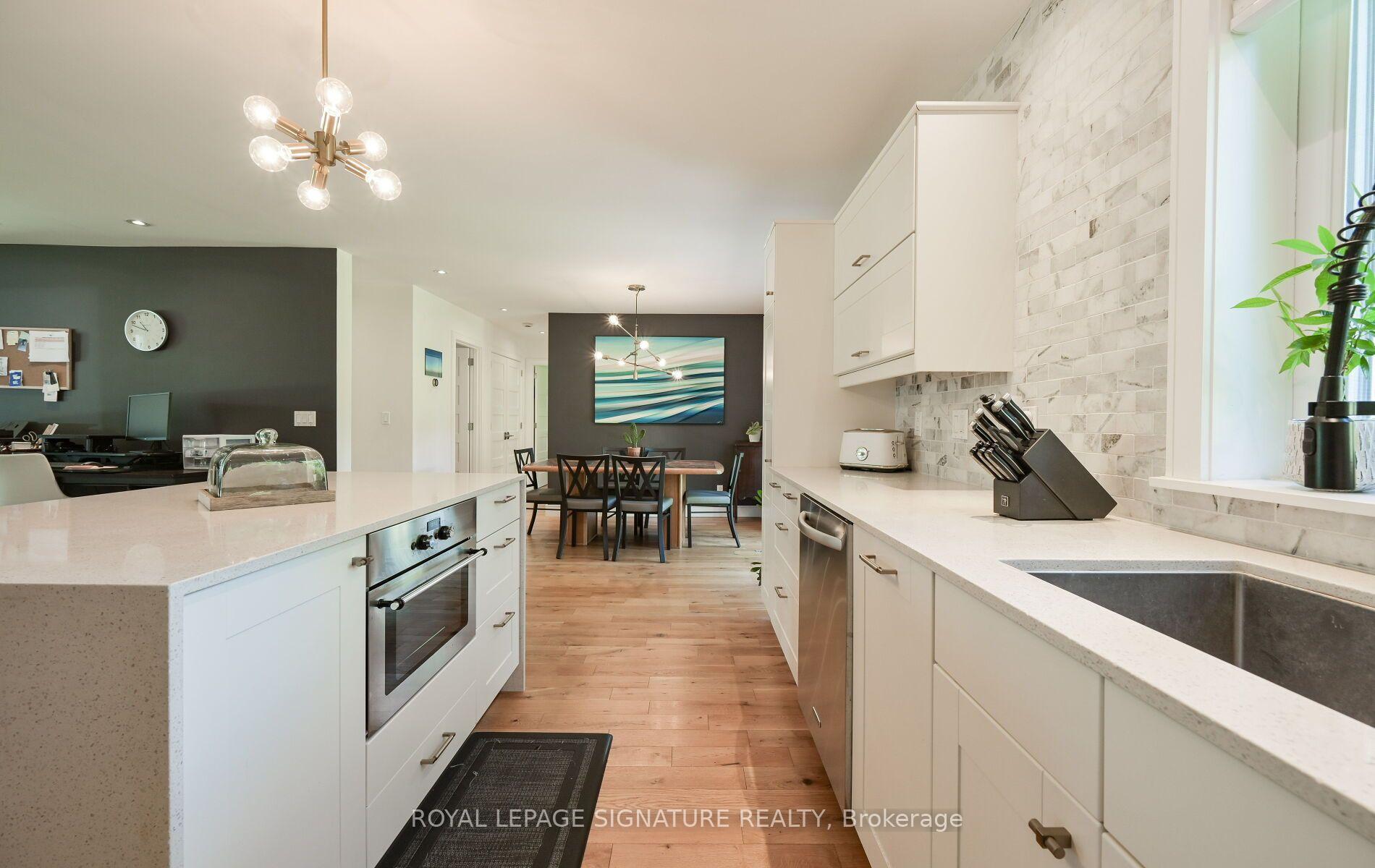 Photo 21 of 903 Johnathan Drive, Mississauga, Lakeview — HOMEH