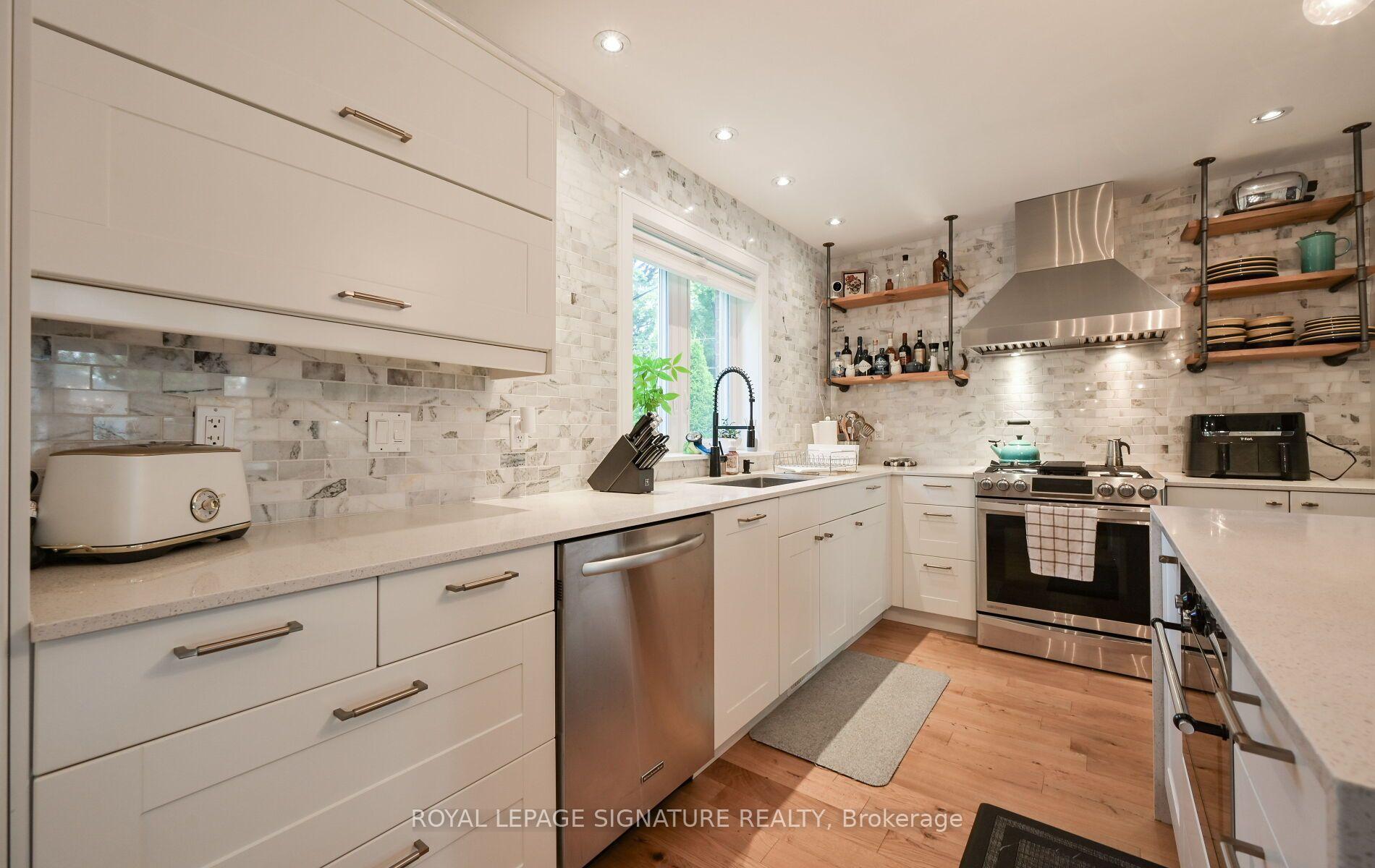 Photo 22 of 903 Johnathan Drive, Mississauga, Lakeview — HOMEH