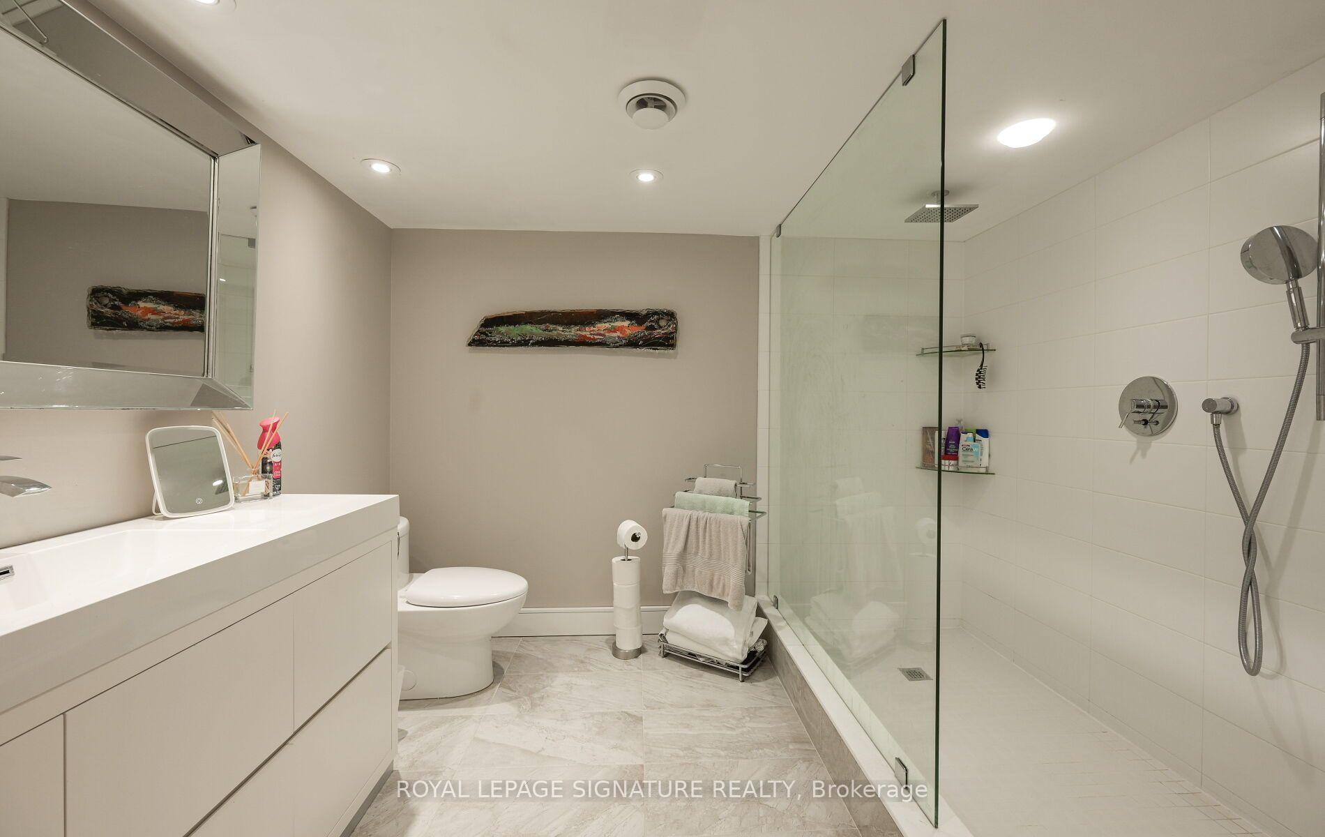 Photo 39 of 903 Johnathan Drive, Mississauga, Lakeview — HOMEH