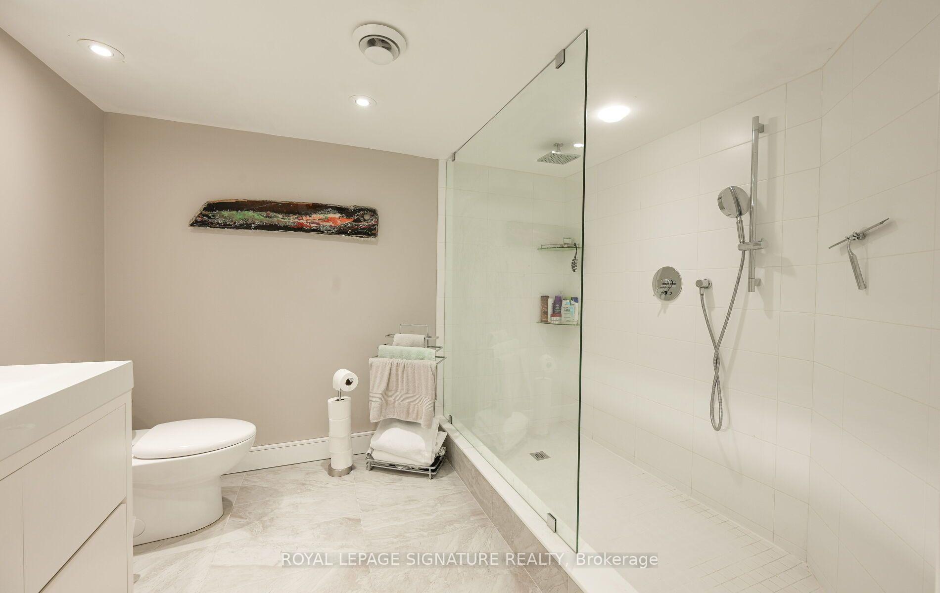 Photo 40 of 903 Johnathan Drive, Mississauga, Lakeview — HOMEH