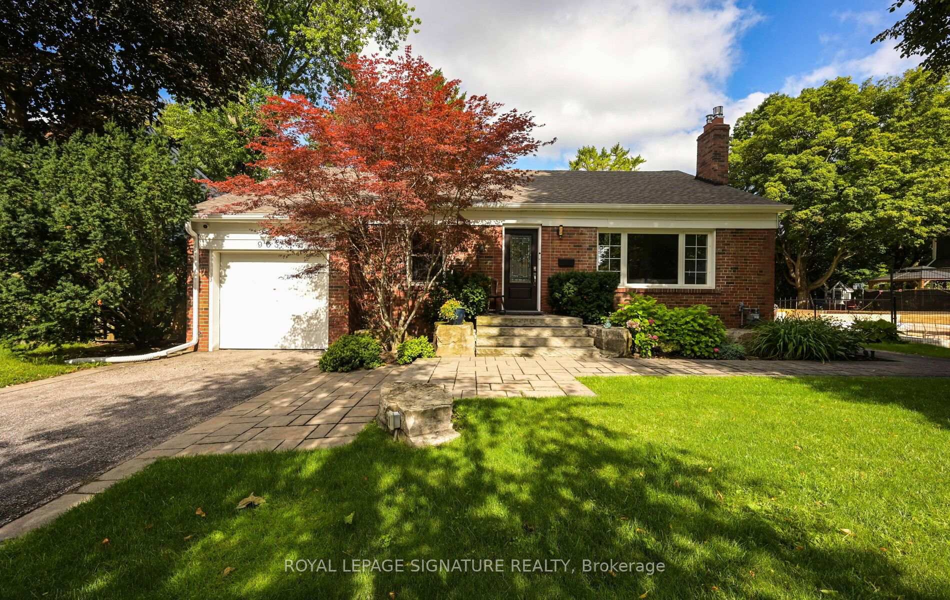 Photo 4 of 903 Johnathan Drive, Mississauga, Lakeview — HOMEH