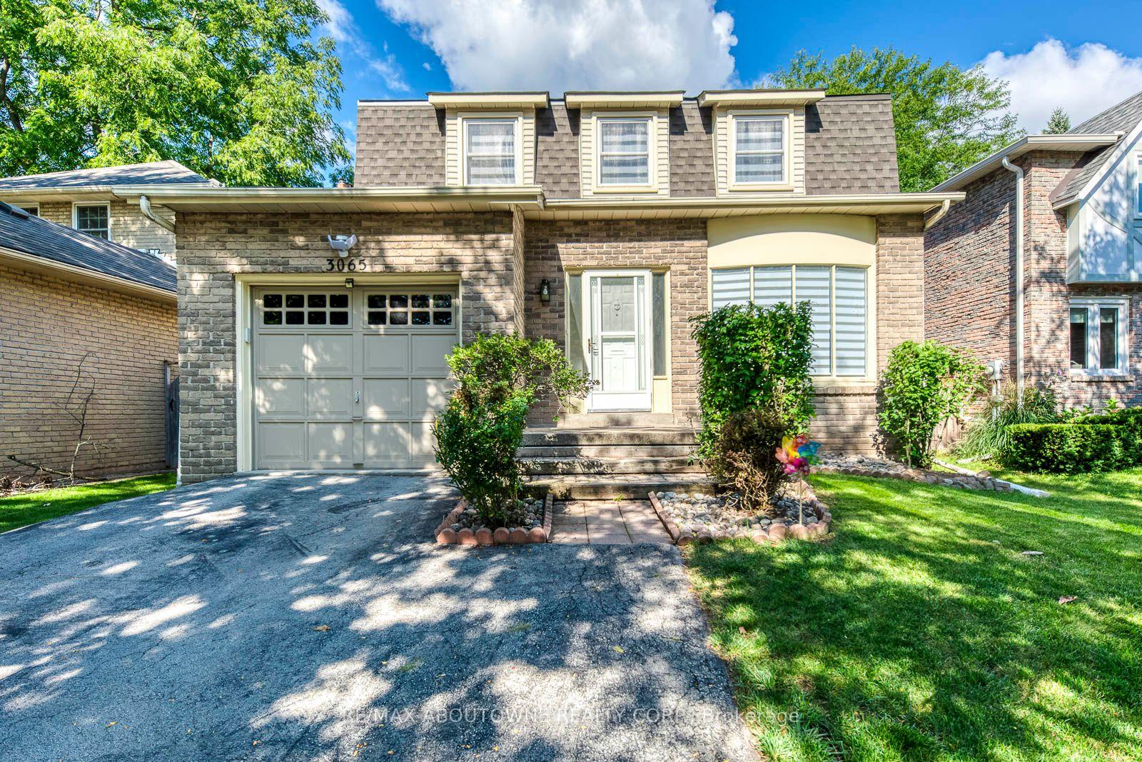 Photo 2 of 3065 Silverthorn Drive, Oakville, Bronte — HOMEH