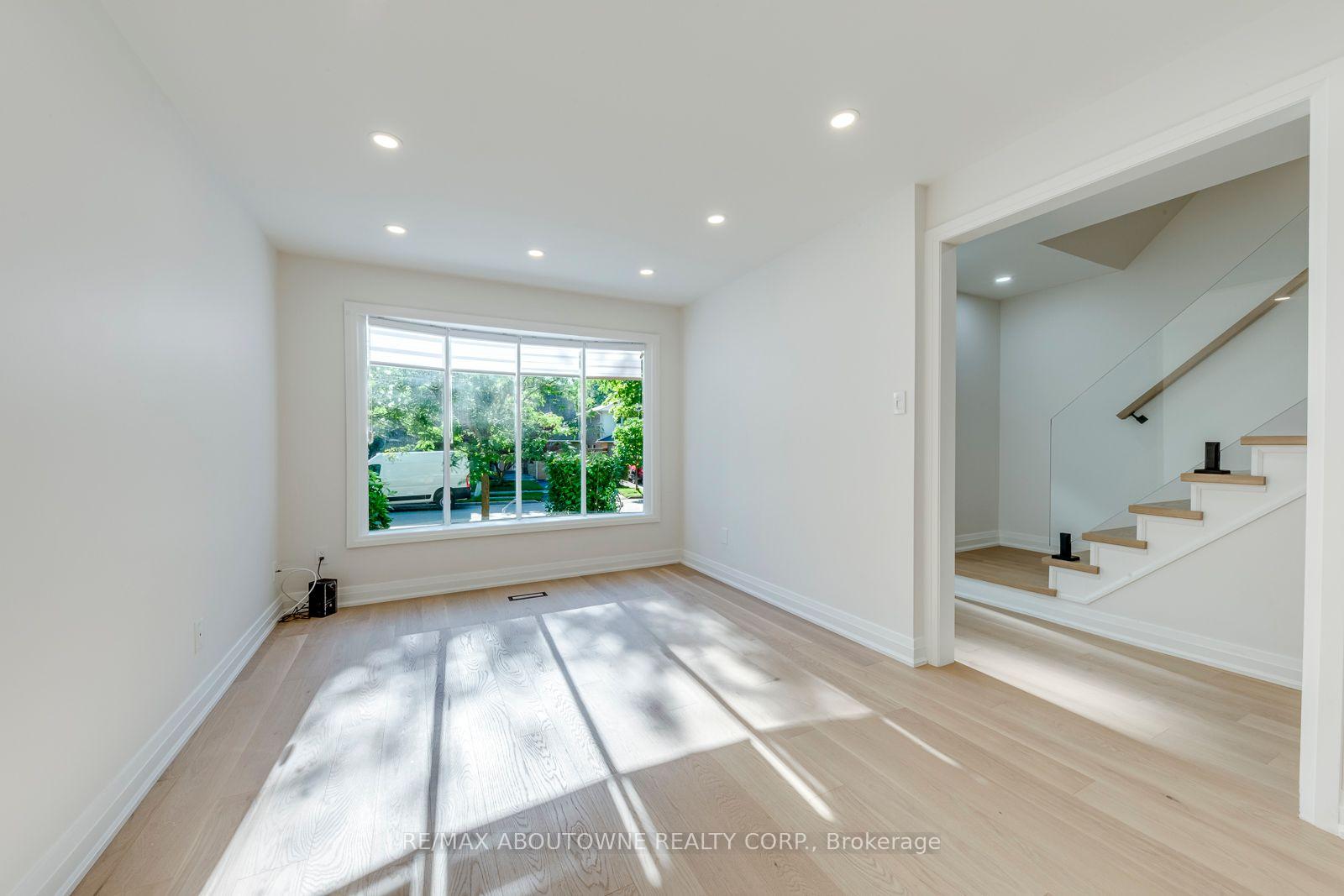 Photo 6 of 3065 Silverthorn Drive, Oakville, Bronte — HOMEH