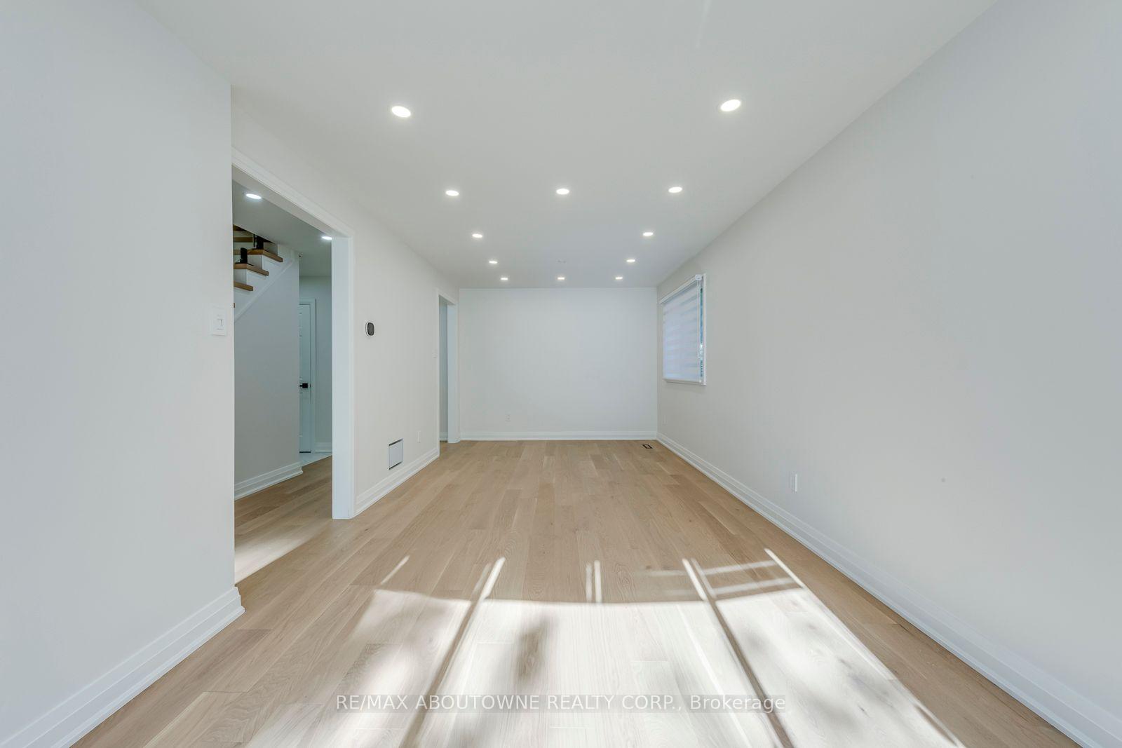 Photo 7 of 3065 Silverthorn Drive, Oakville, Bronte — HOMEH