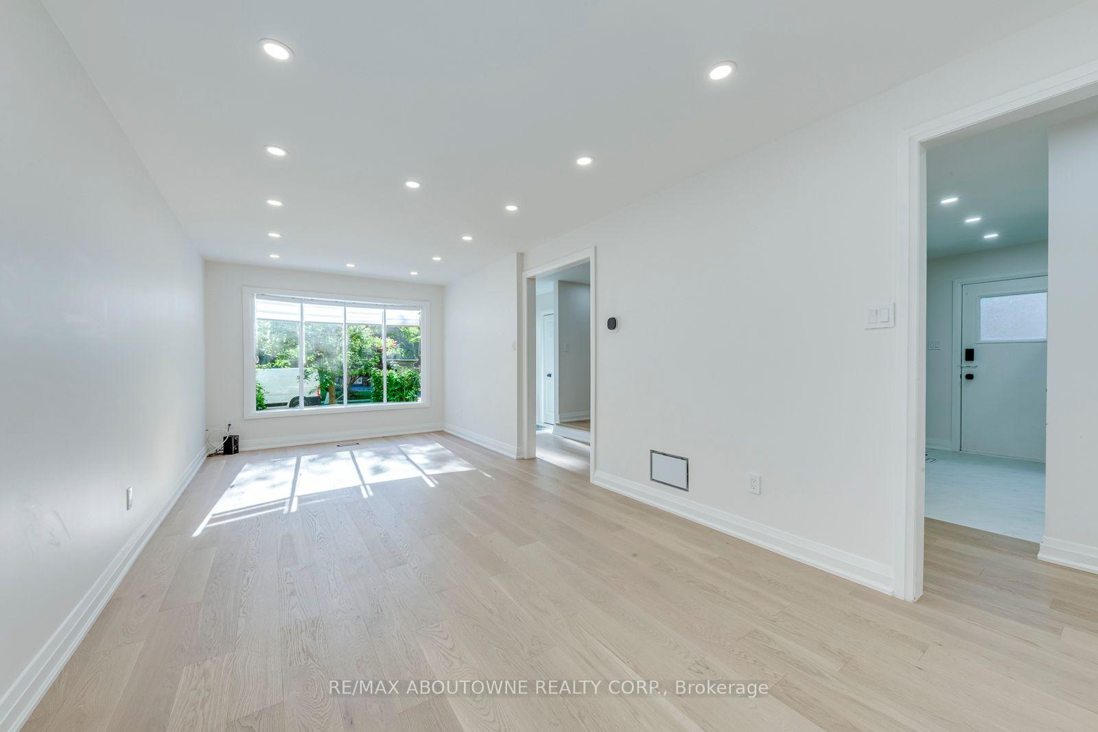 Photo 12 of 3065 Silverthorn Drive, Oakville, Bronte — HOMEH