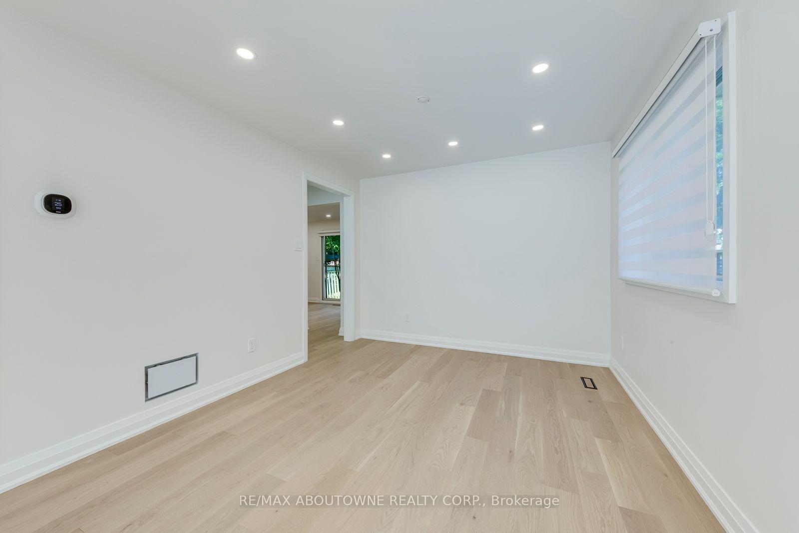 Photo 10 of 3065 Silverthorn Drive, Oakville, Bronte — HOMEH