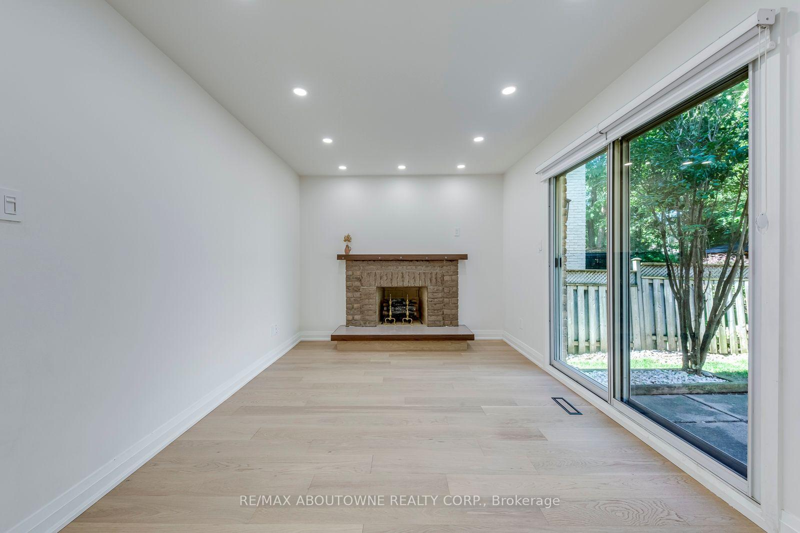 Photo 13 of 3065 Silverthorn Drive, Oakville, Bronte — HOMEH