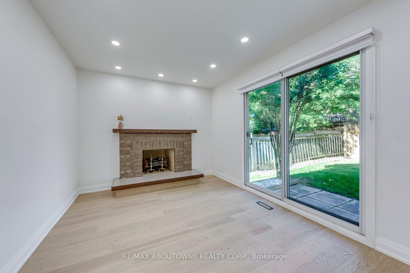 Photo 14 of 3065 Silverthorn Drive, Oakville, Bronte — HOMEH