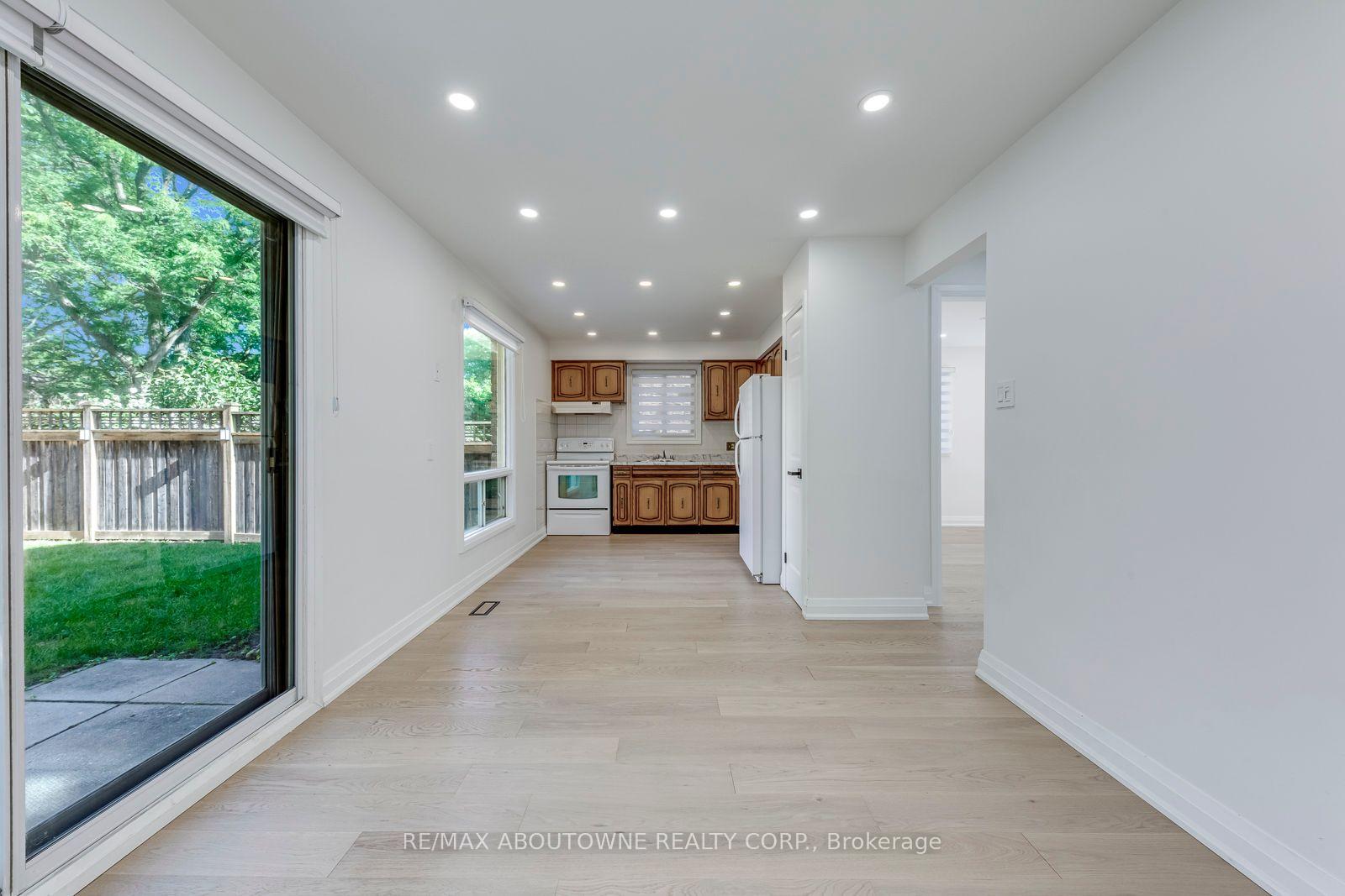 Photo 15 of 3065 Silverthorn Drive, Oakville, Bronte — HOMEH
