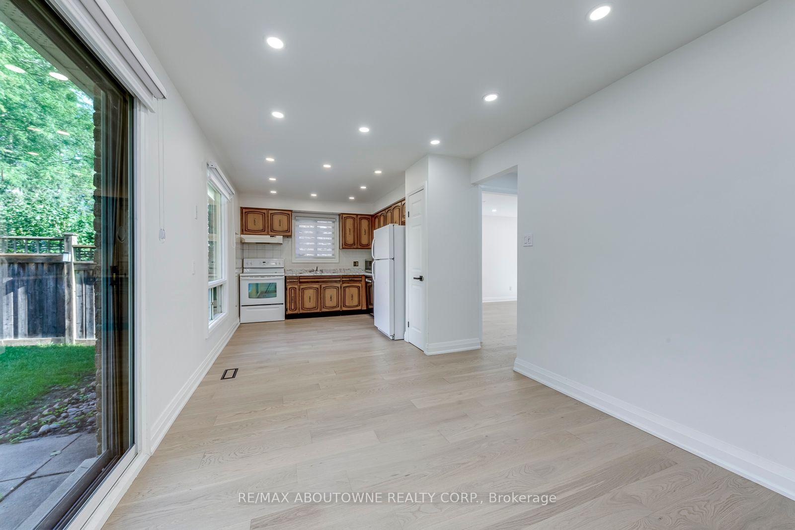 Photo 16 of 3065 Silverthorn Drive, Oakville, Bronte — HOMEH