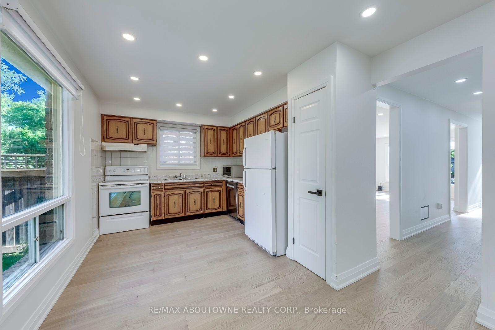 Photo 18 of 3065 Silverthorn Drive, Oakville, Bronte — HOMEH