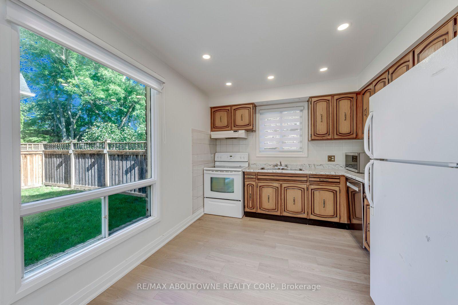 Photo 20 of 3065 Silverthorn Drive, Oakville, Bronte — HOMEH