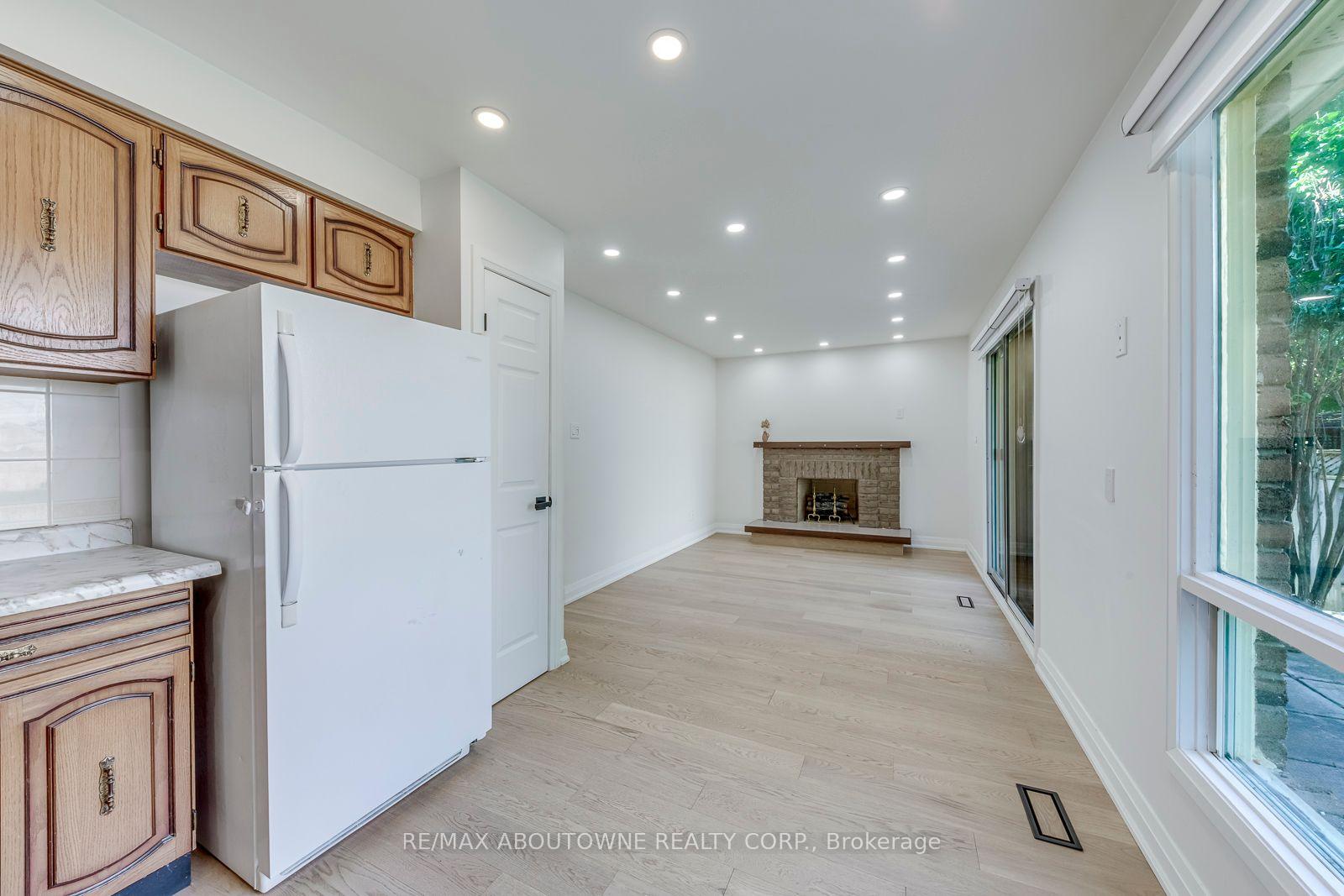 Photo 24 of 3065 Silverthorn Drive, Oakville, Bronte — HOMEH