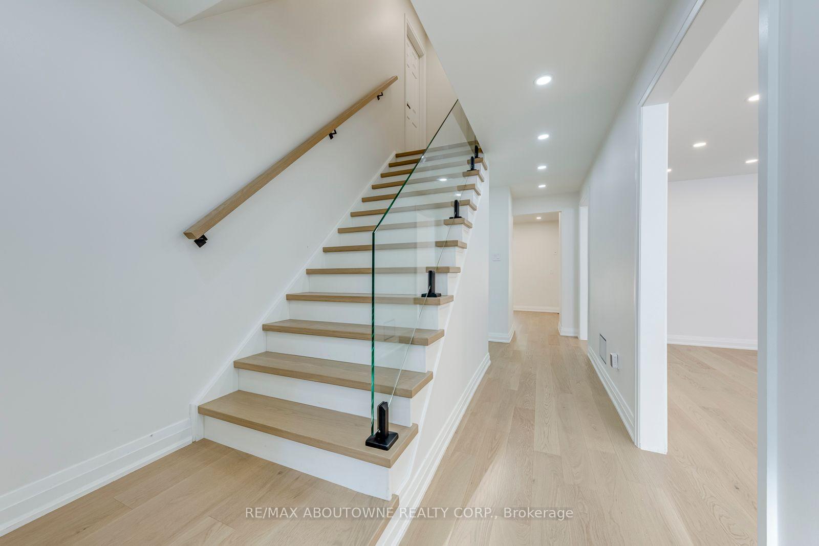Photo 27 of 3065 Silverthorn Drive, Oakville, Bronte — HOMEH
