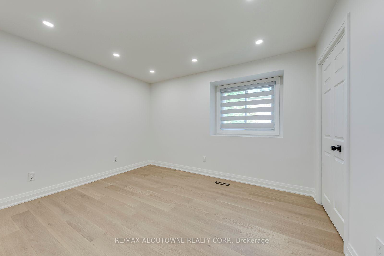 Photo 32 of 3065 Silverthorn Drive, Oakville, Bronte — HOMEH