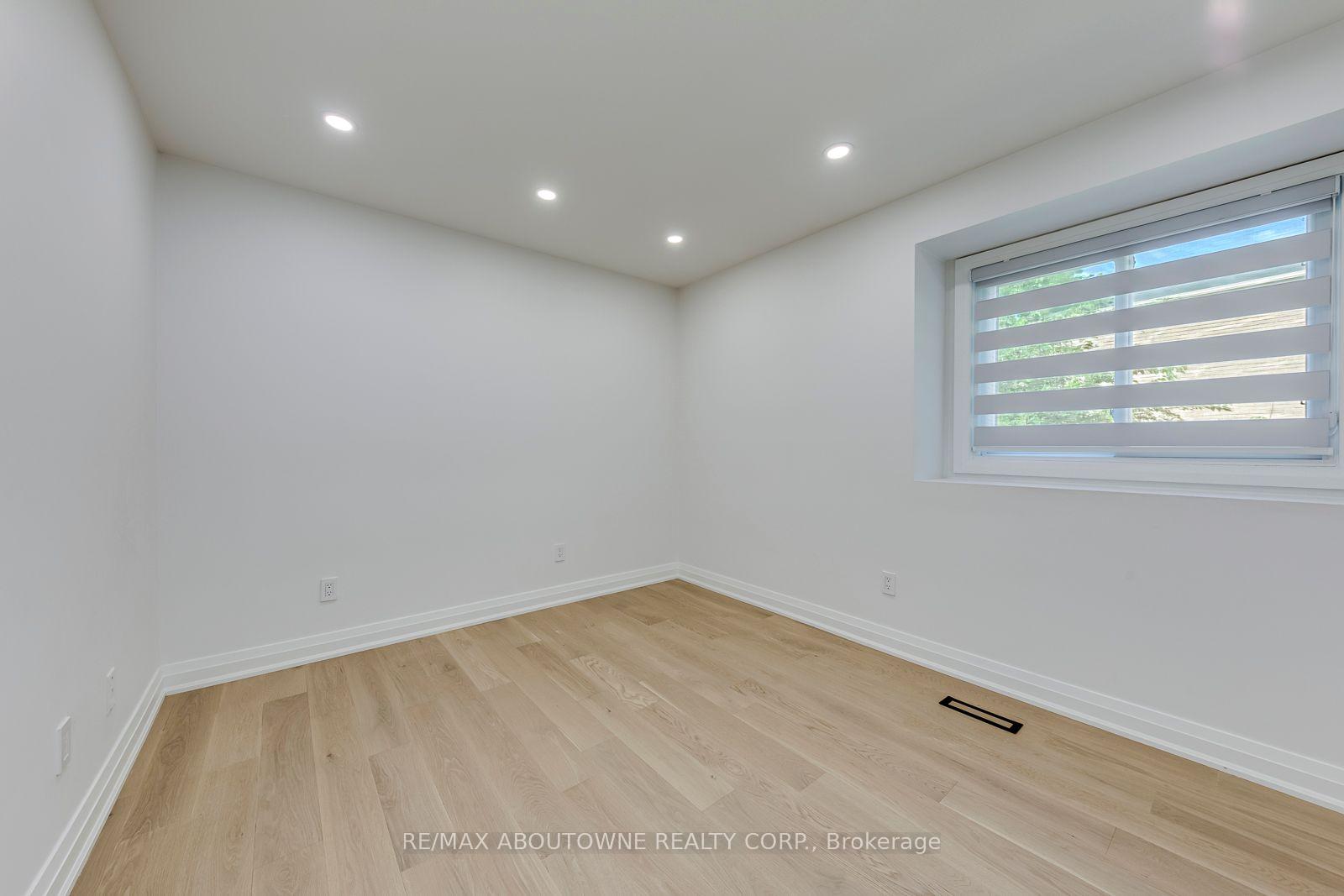 Photo 33 of 3065 Silverthorn Drive, Oakville, Bronte — HOMEH