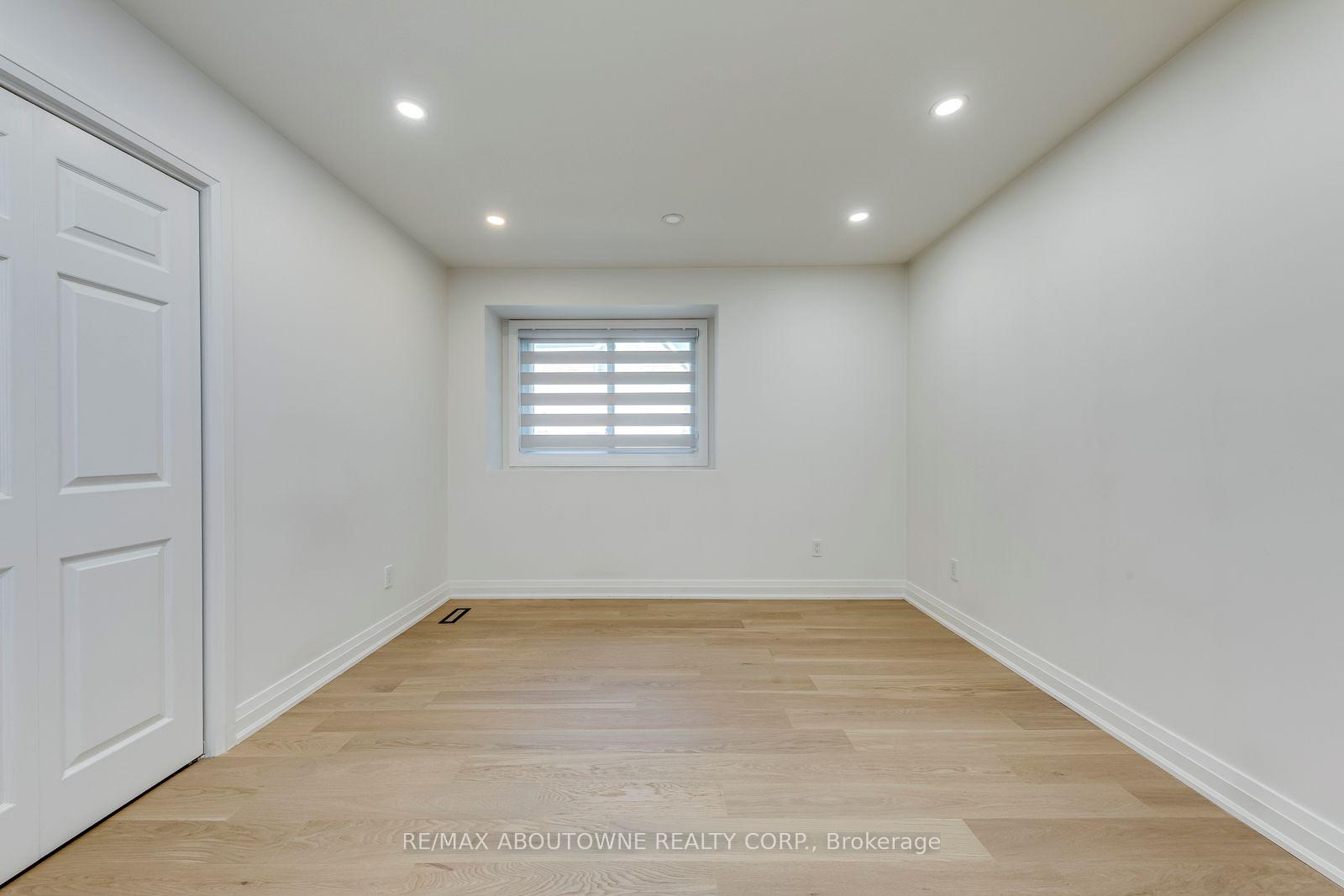 Photo 35 of 3065 Silverthorn Drive, Oakville, Bronte — HOMEH
