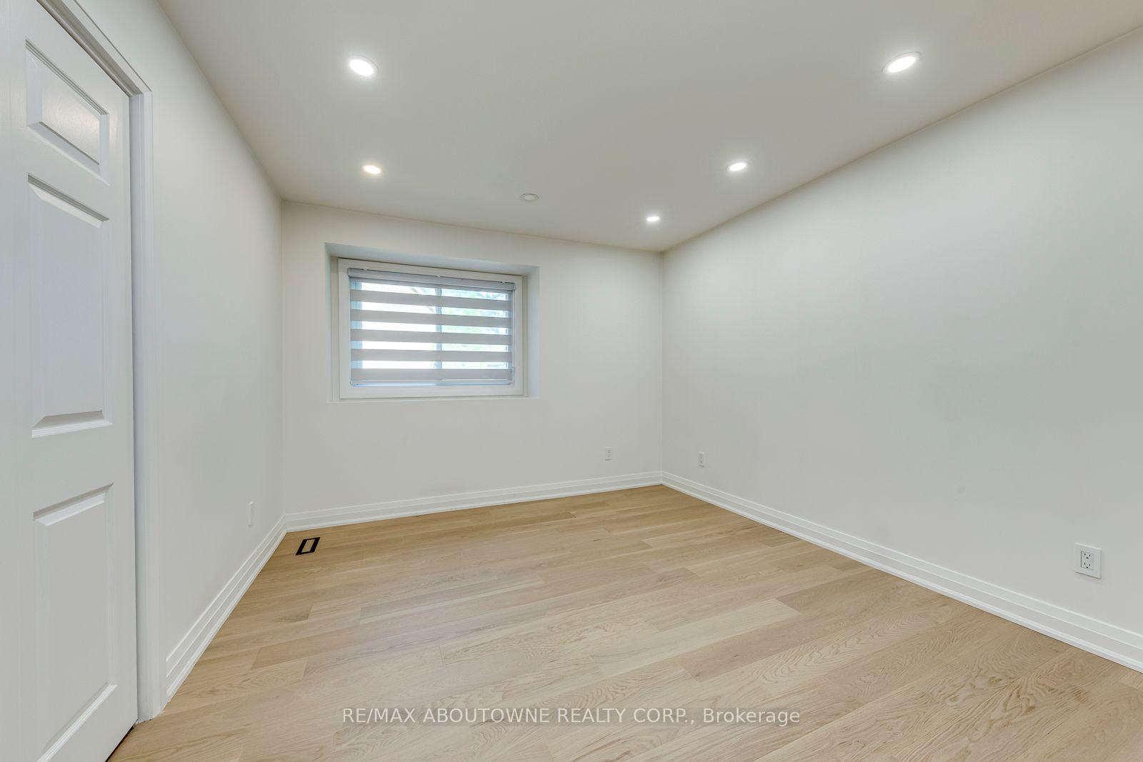 Photo 36 of 3065 Silverthorn Drive, Oakville, Bronte — HOMEH