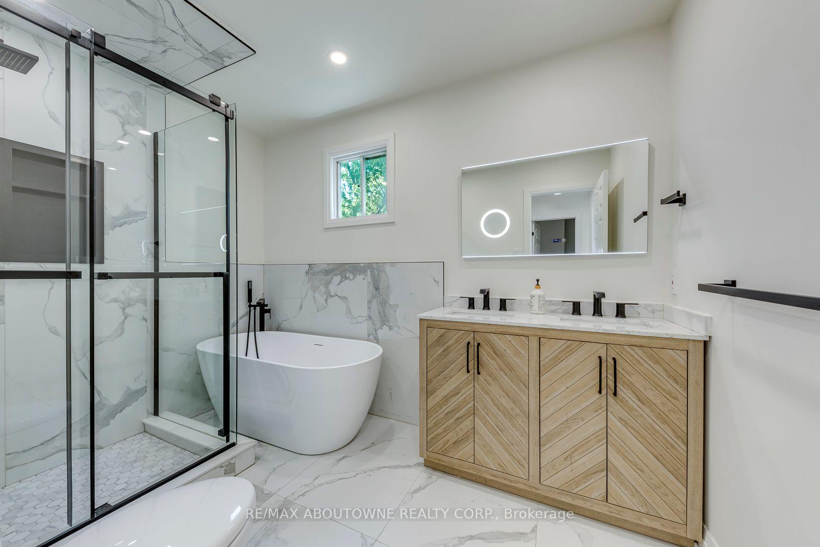 Photo 37 of 3065 Silverthorn Drive, Oakville, Bronte — HOMEH