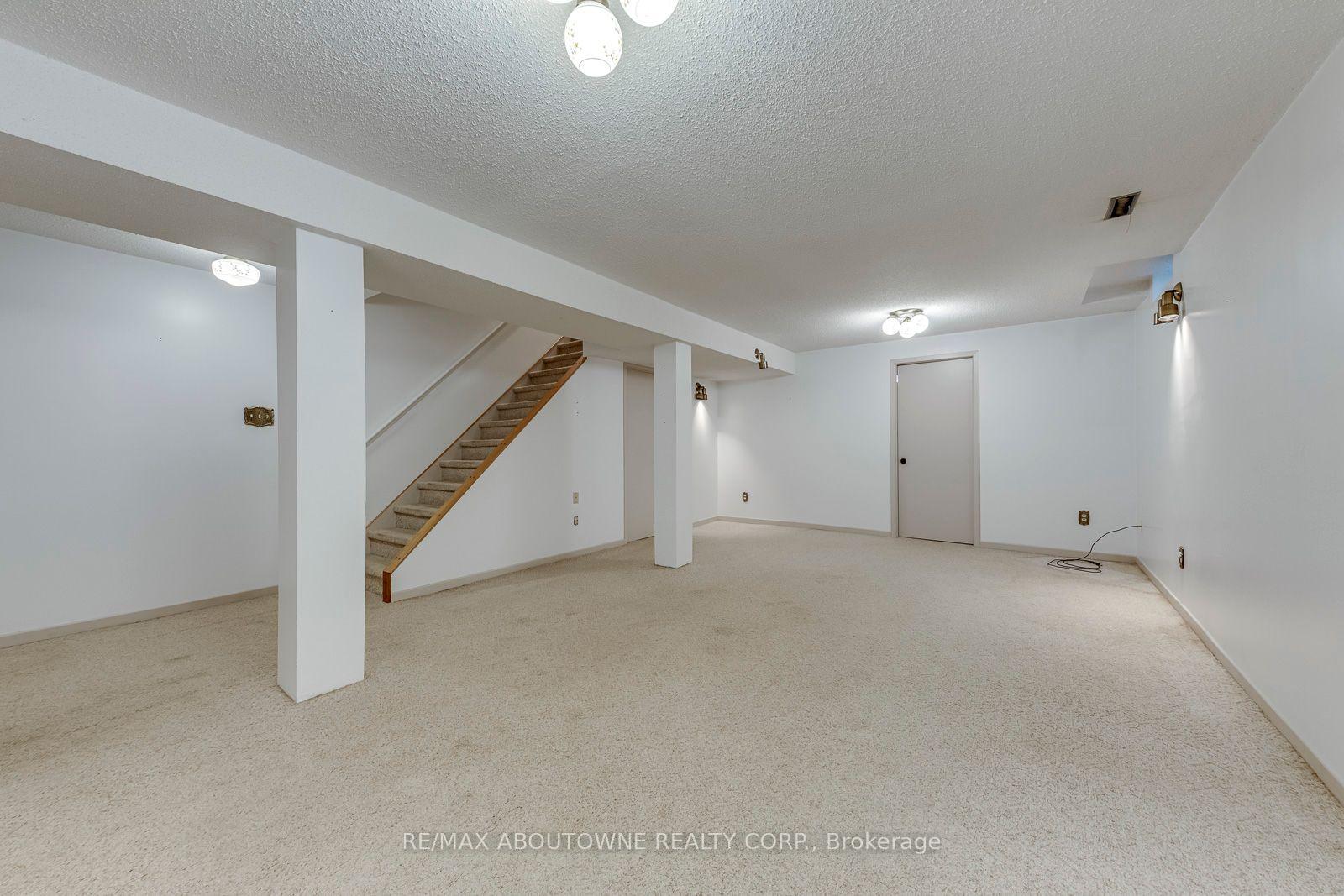Photo 39 of 3065 Silverthorn Drive, Oakville, Bronte — HOMEH