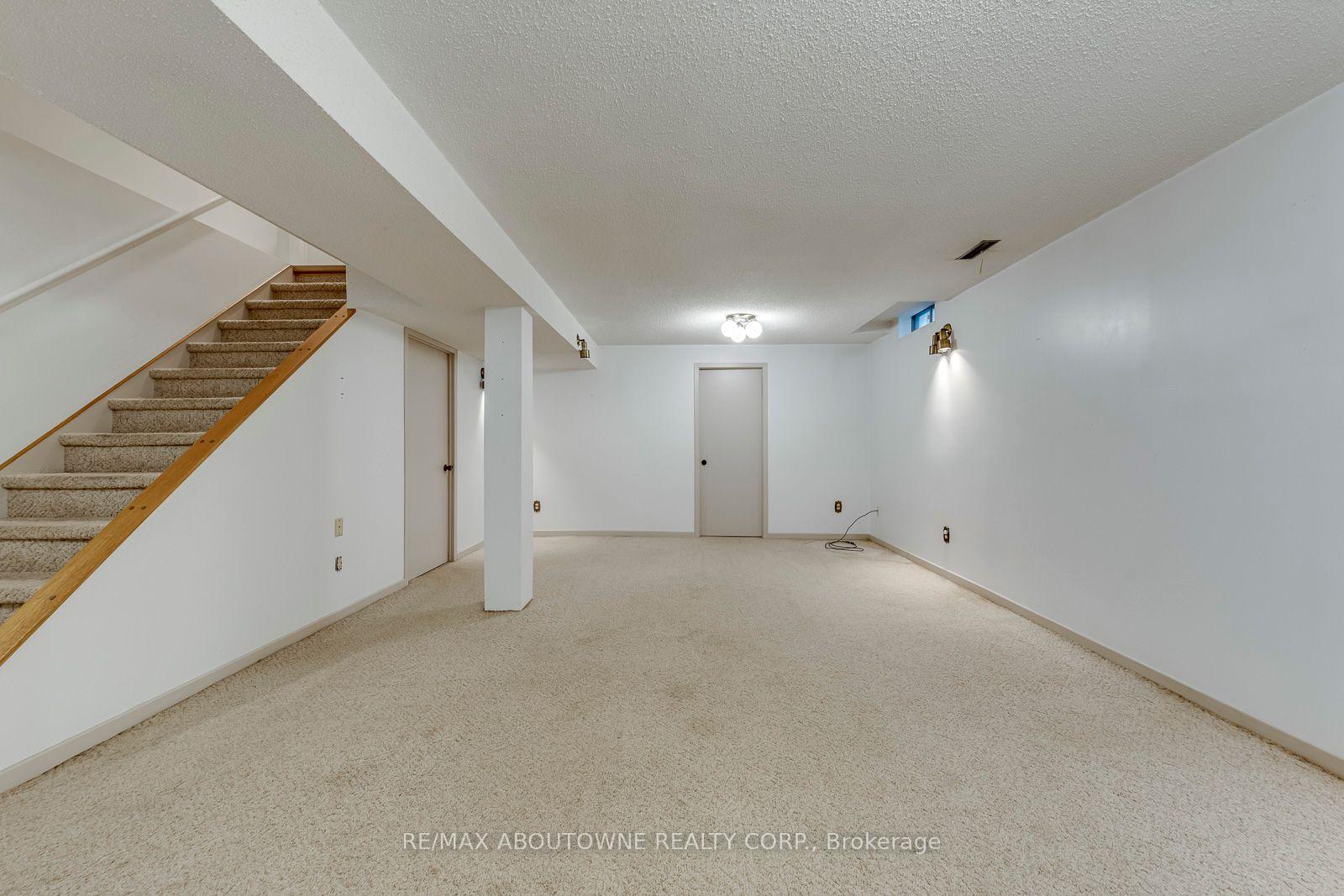 Photo 40 of 3065 Silverthorn Drive, Oakville, Bronte — HOMEH